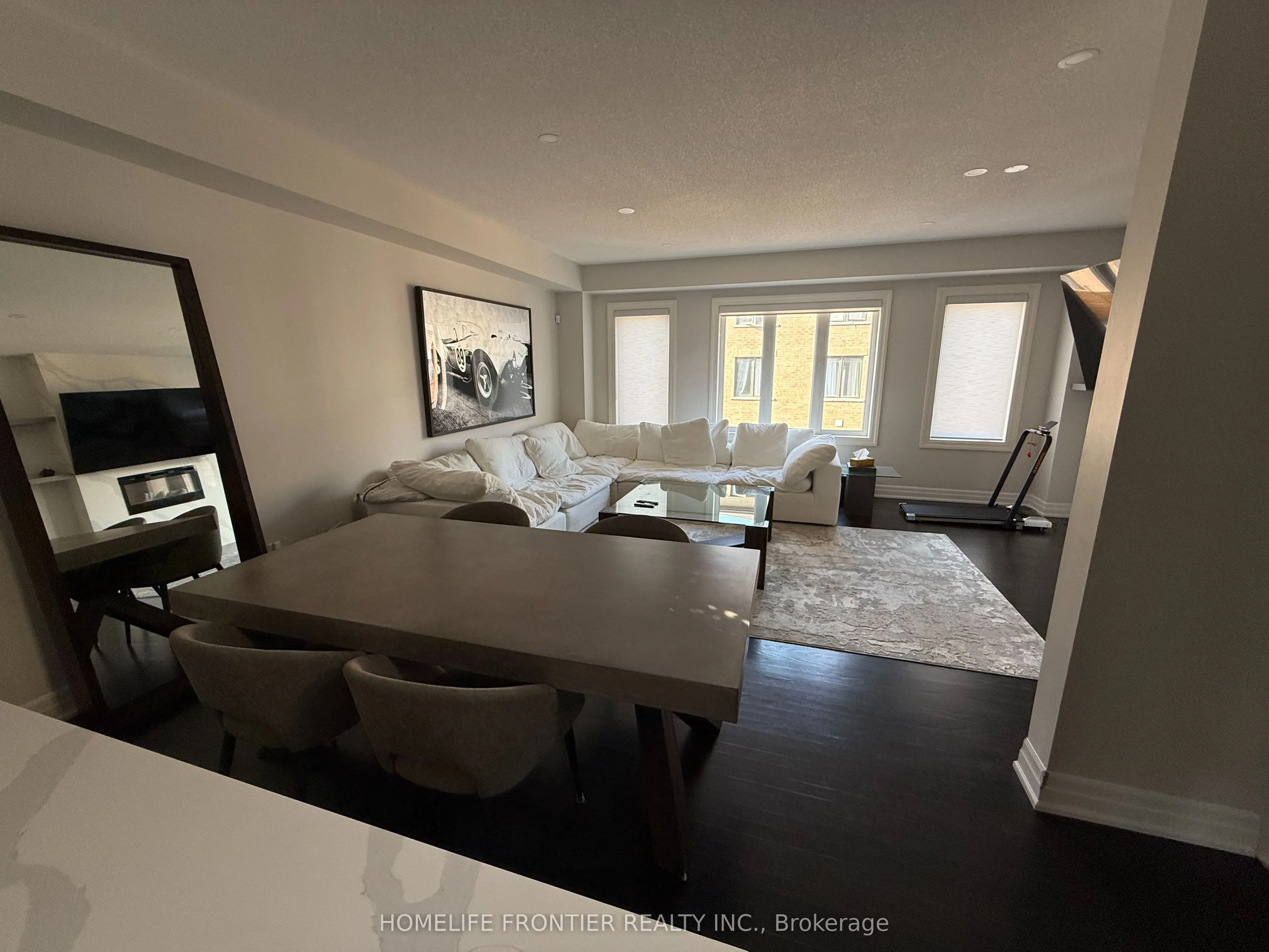 30 Vantage Loop Avenue