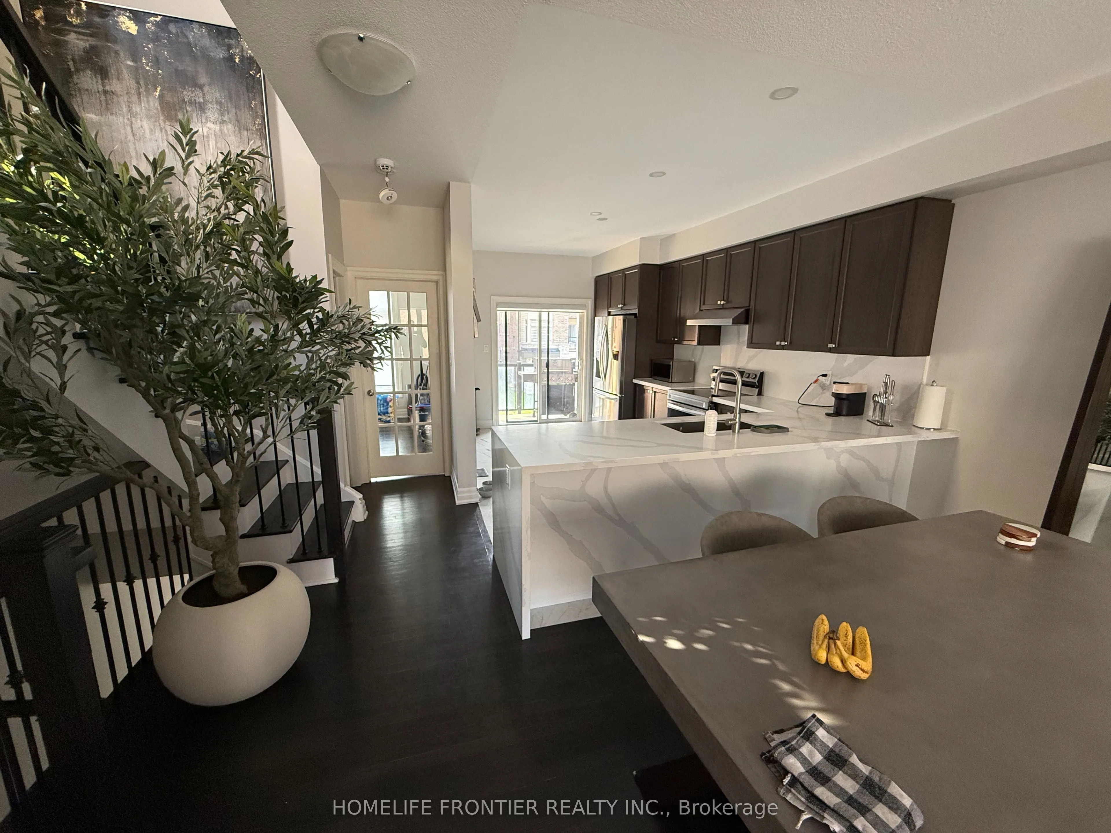 30 Vantage Loop Avenue