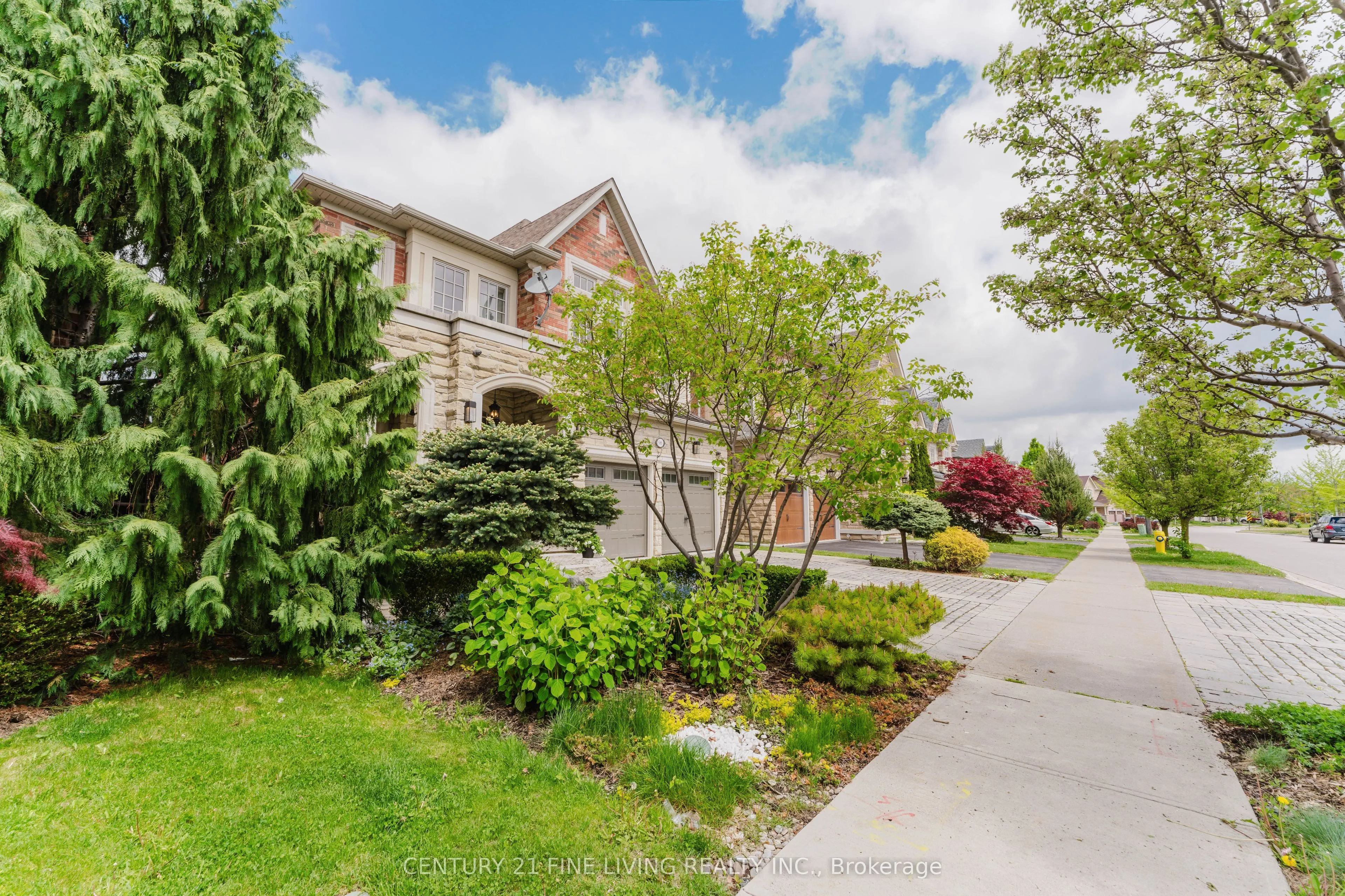 96 Wolf Creek Crescent