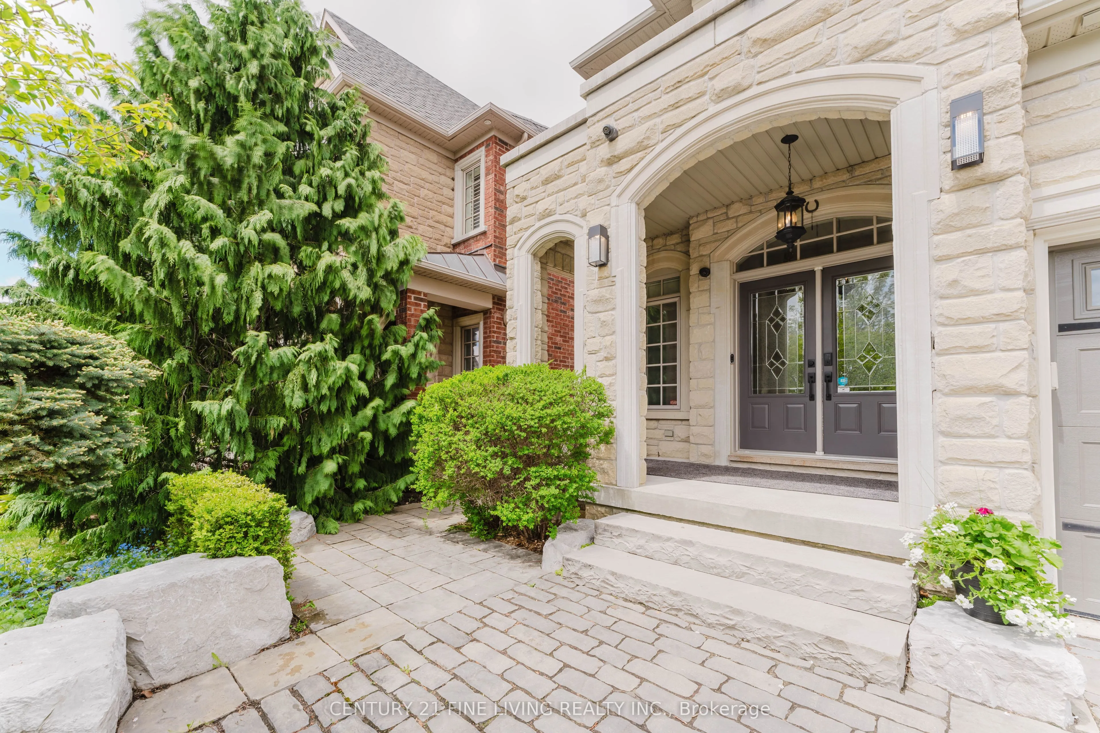 96 Wolf Creek Crescent