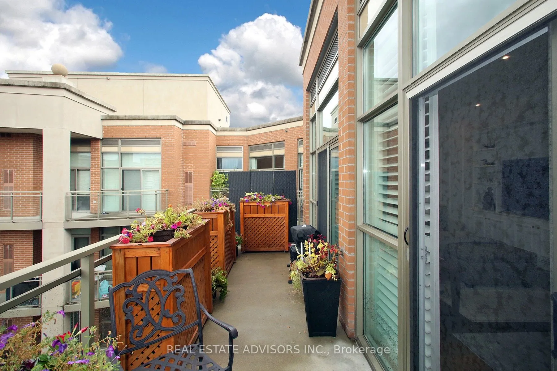 281 Woodbridge Avenue, #PH642