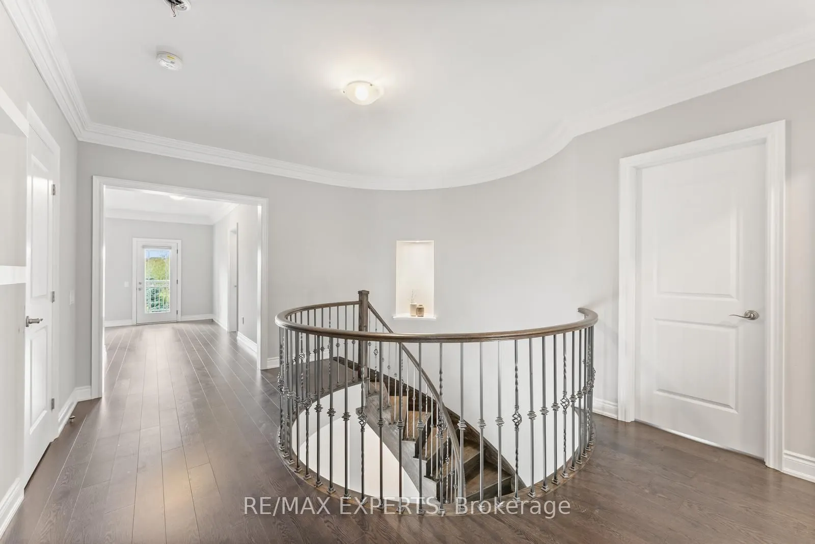 97 Ross Vennare Crescent
