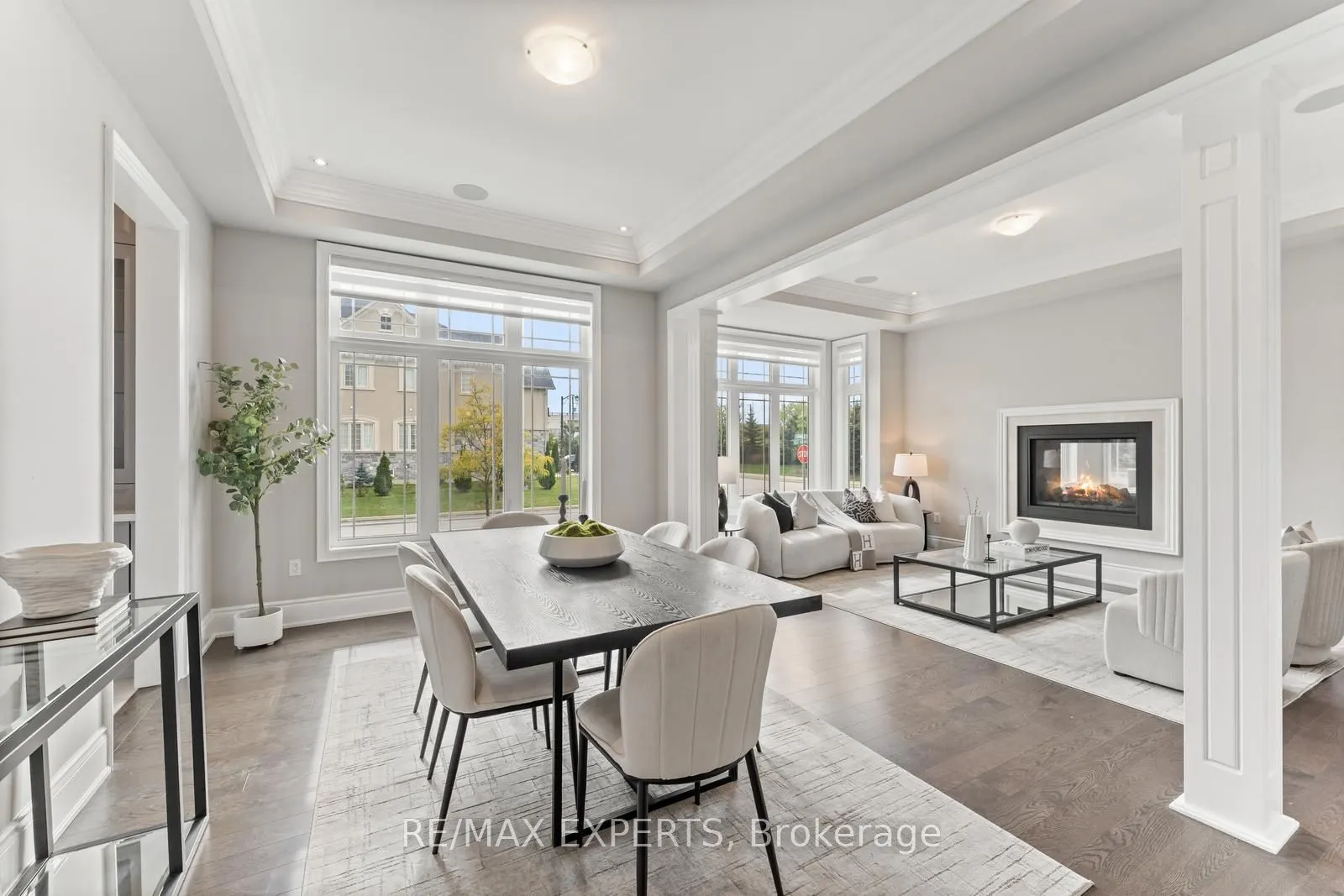 97 Ross Vennare Crescent