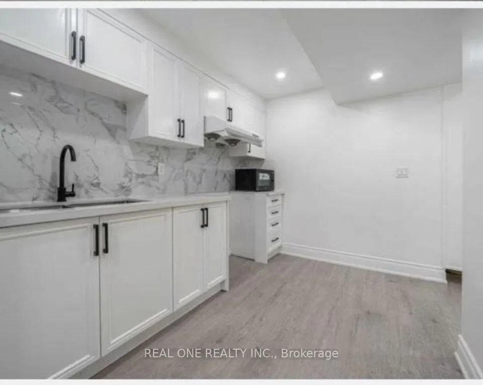 238 (Basment) Doubtfire Crescent