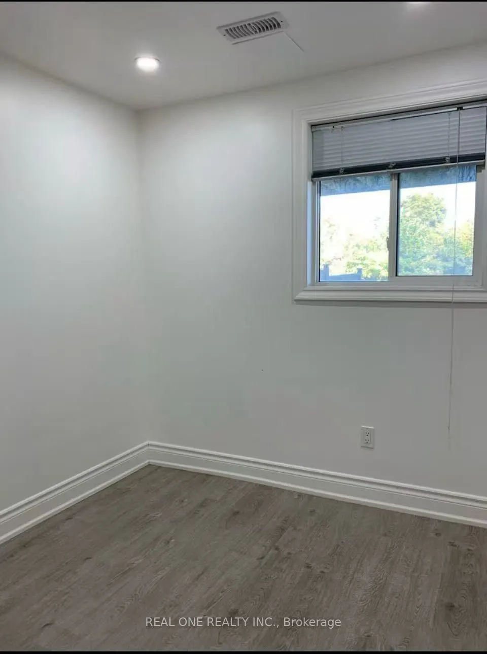238 (Basment) Doubtfire Crescent