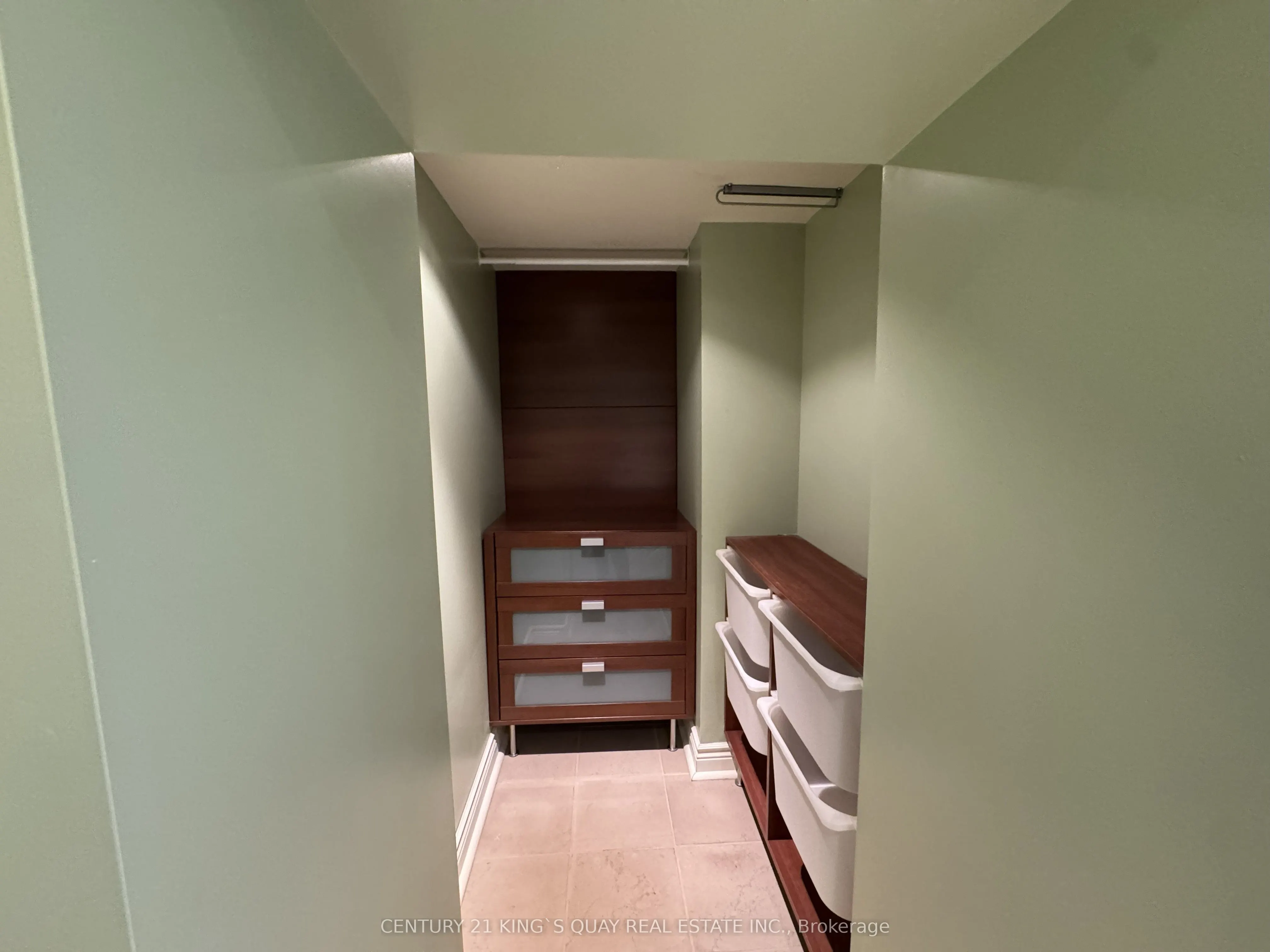 114 Greensboro Drive S