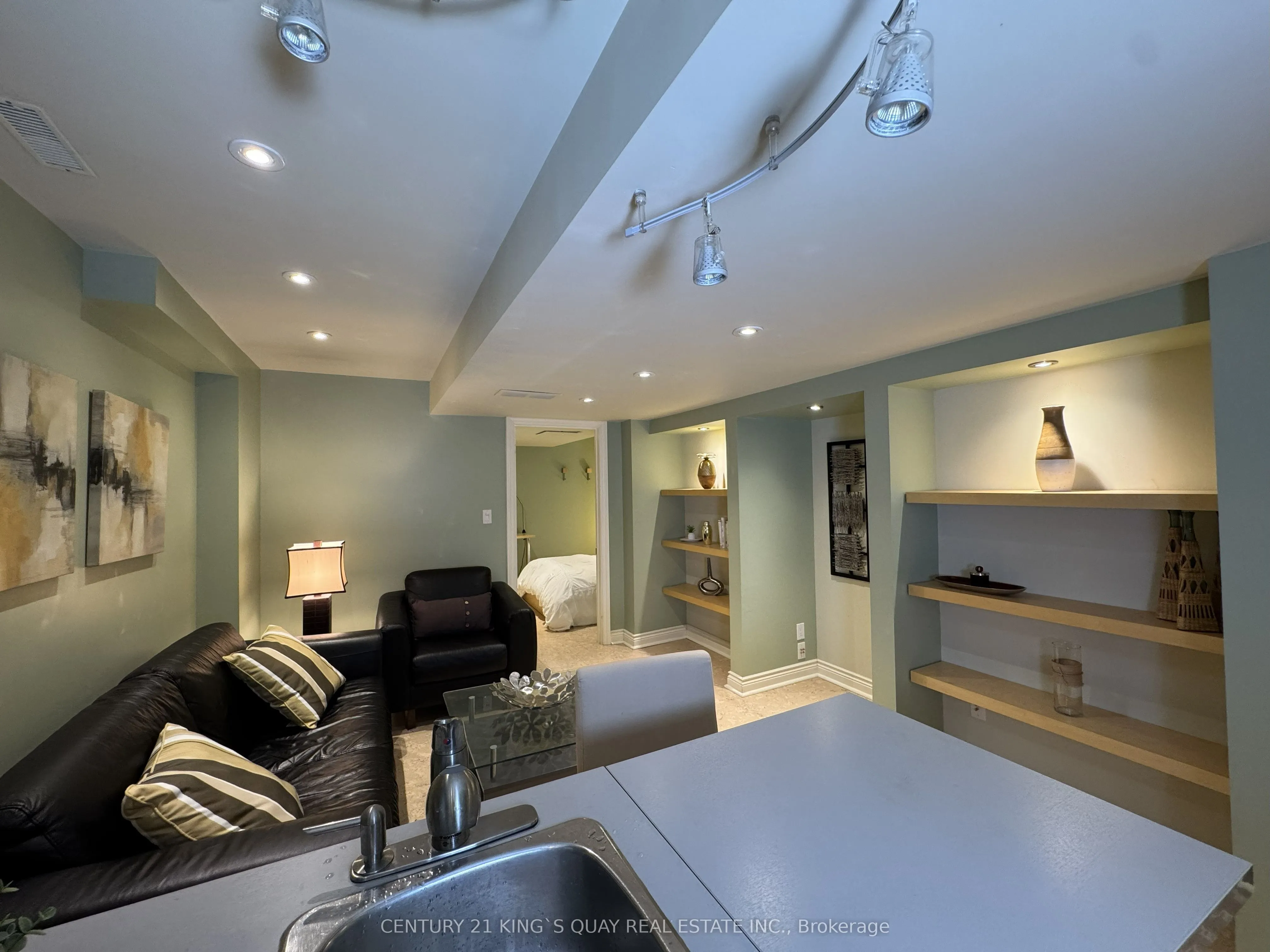 114 Greensboro Drive S