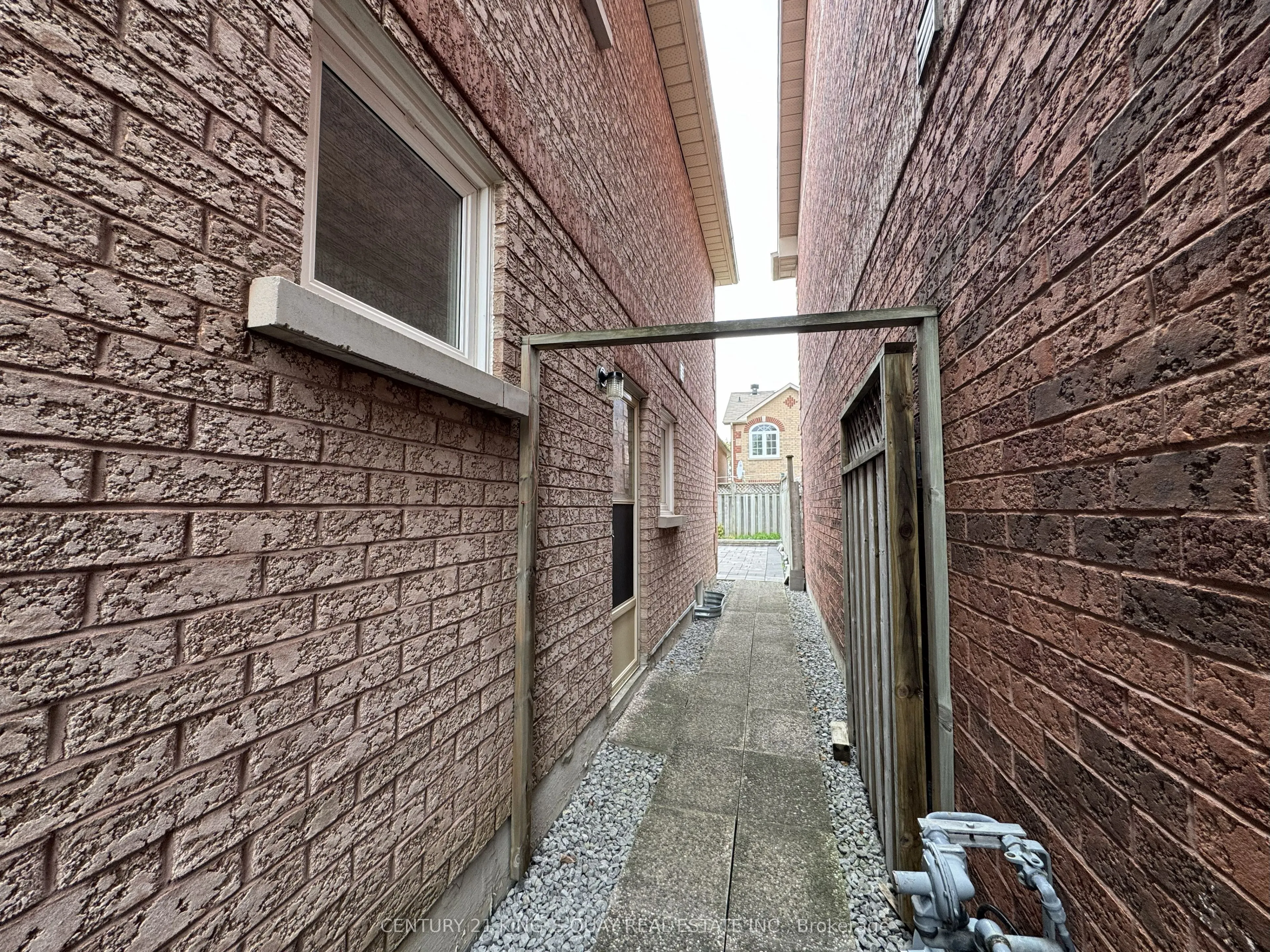 114 Greensboro Drive S