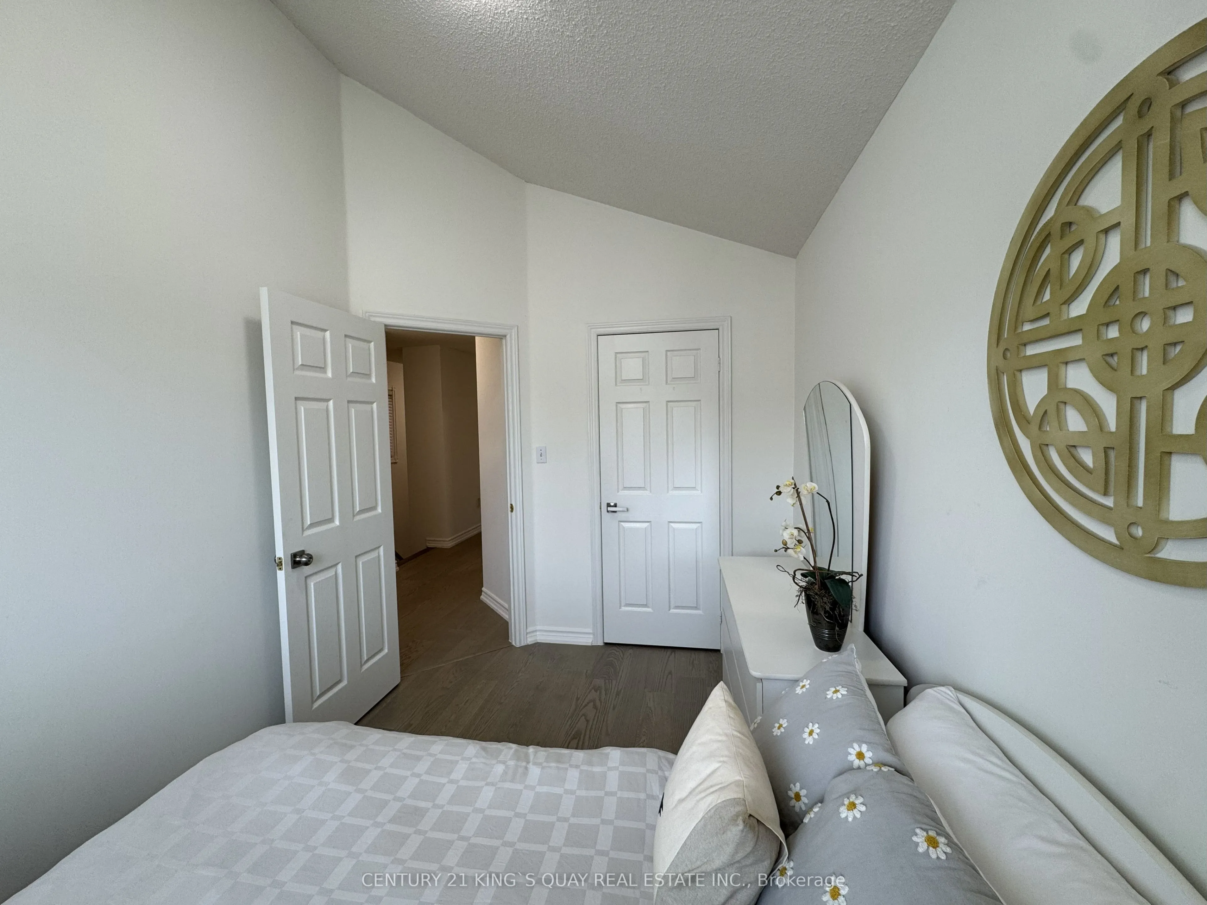 114 Greensboro Drive S