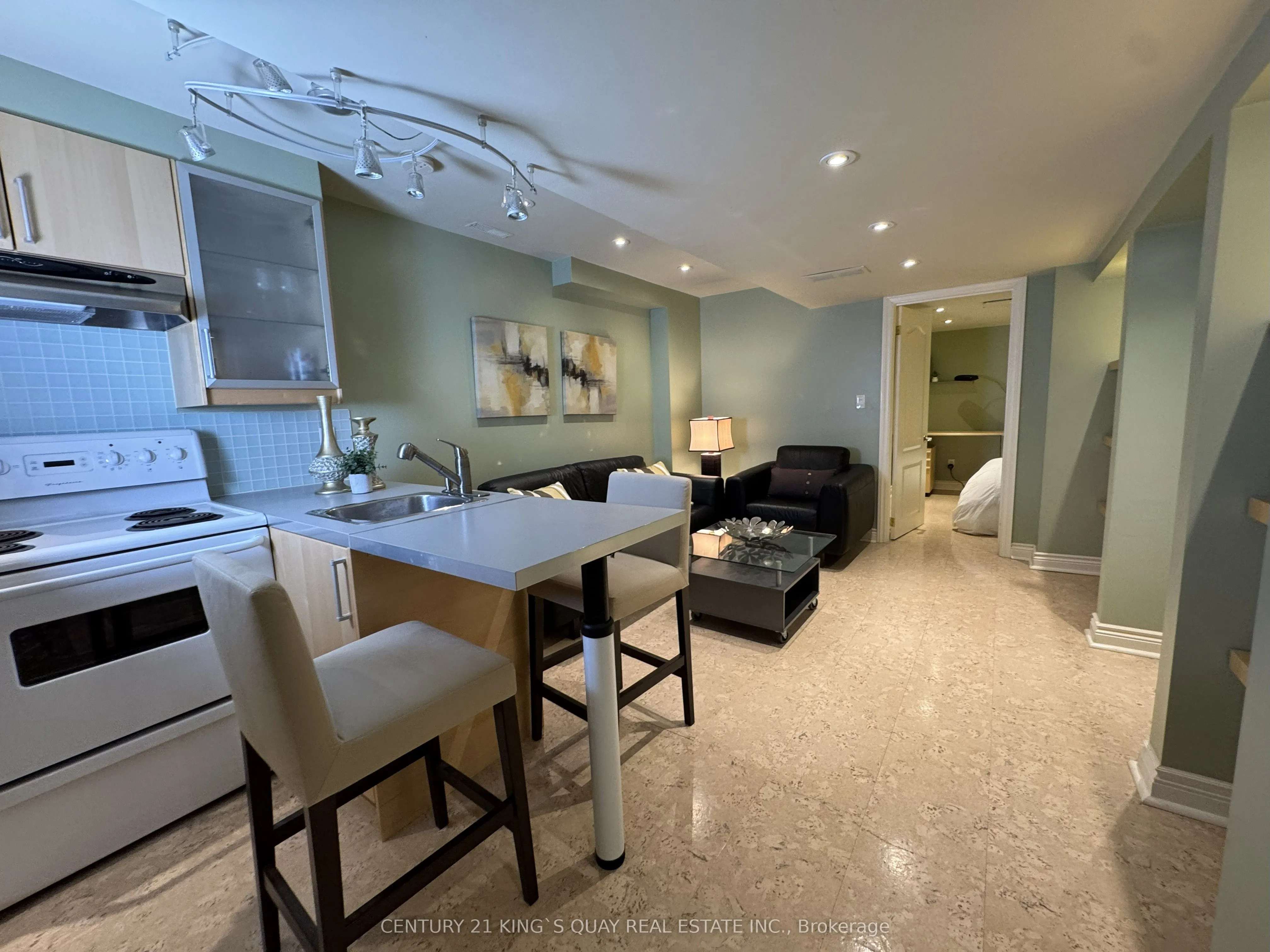 114 Greensboro Drive S