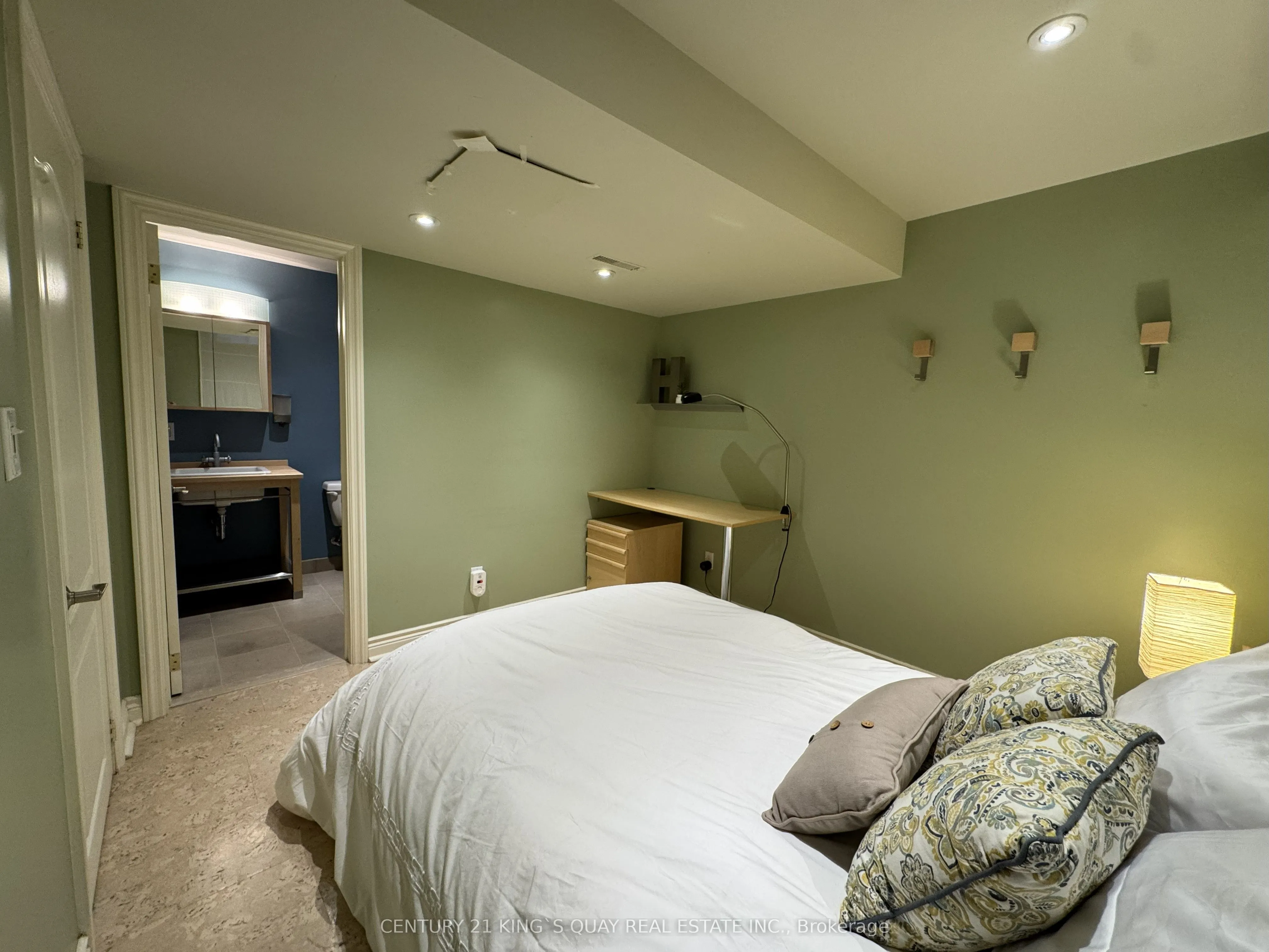 114 Greensboro Drive S
