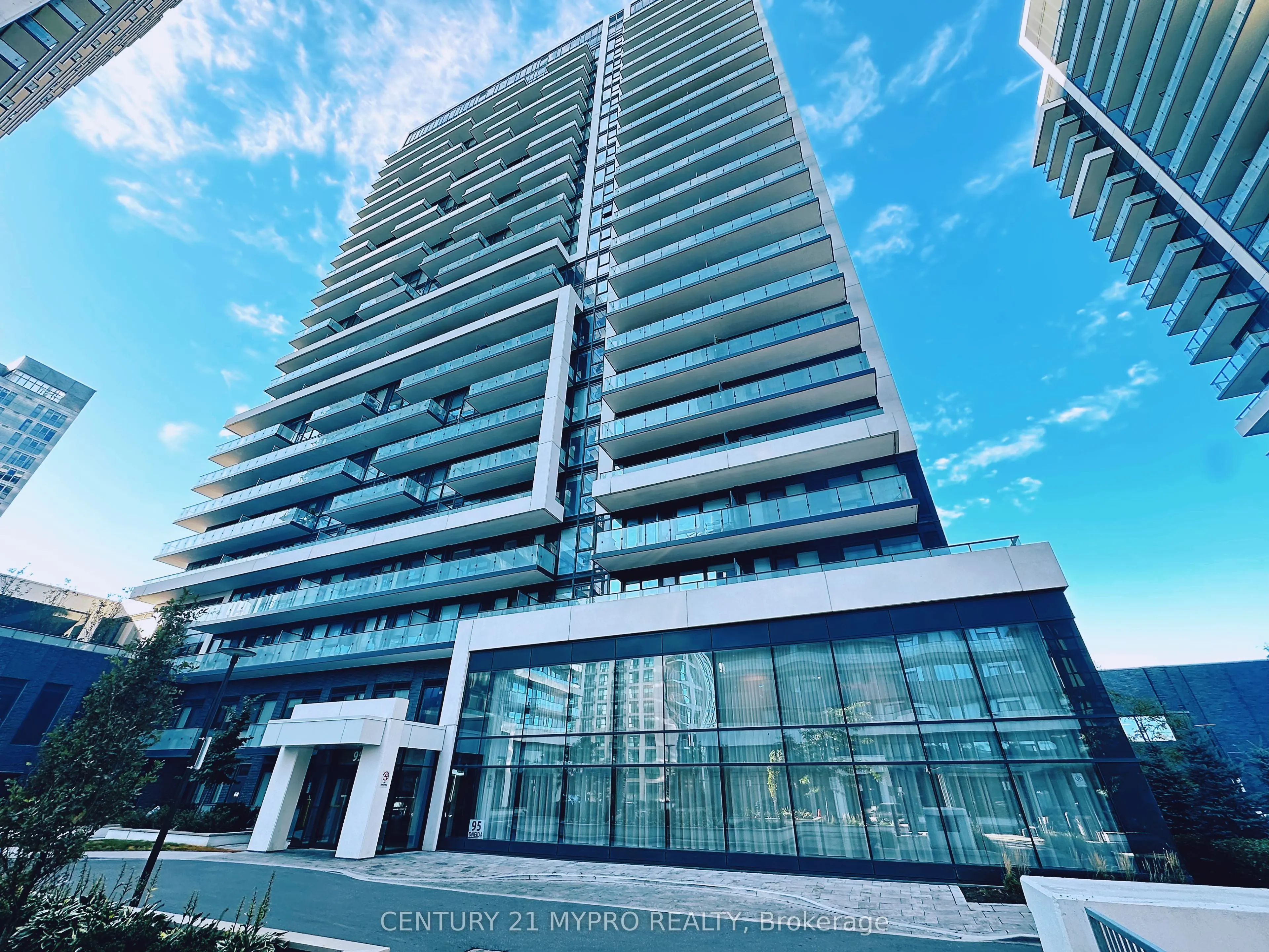 95 Oneida Crescent, #2006