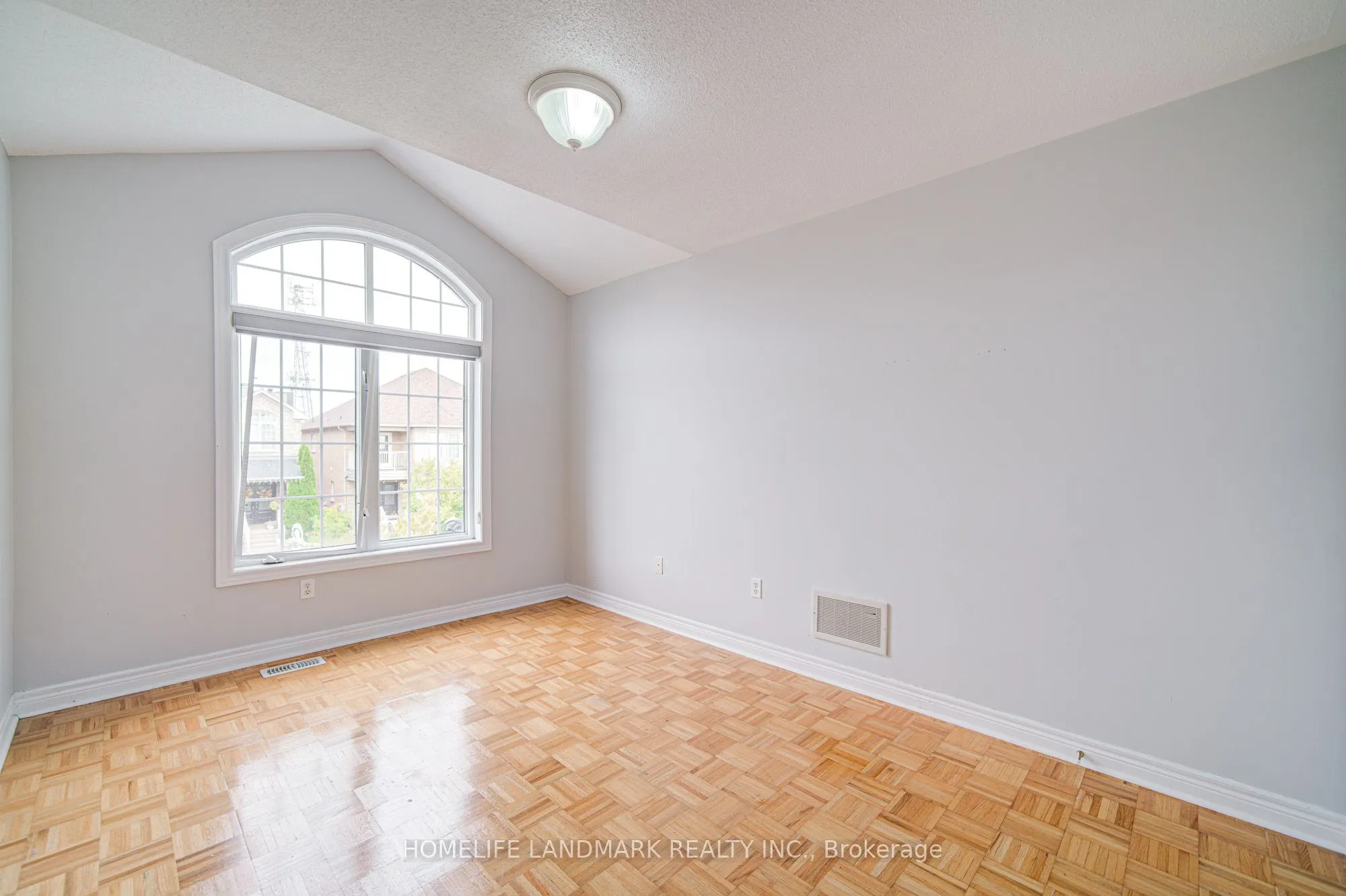 86 Andes Crescent