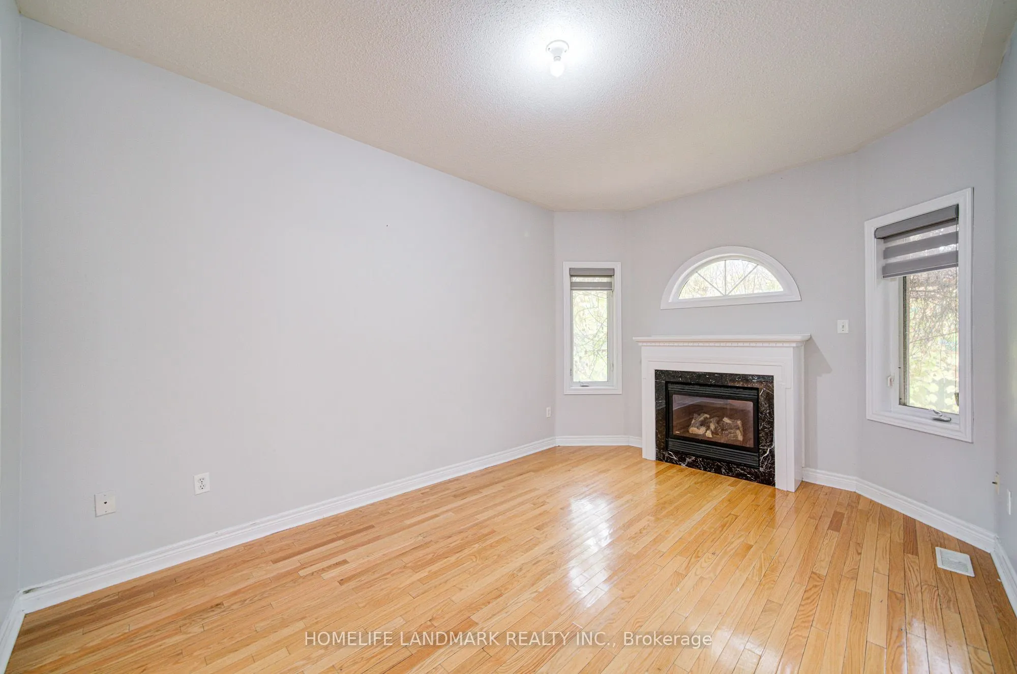 86 Andes Crescent