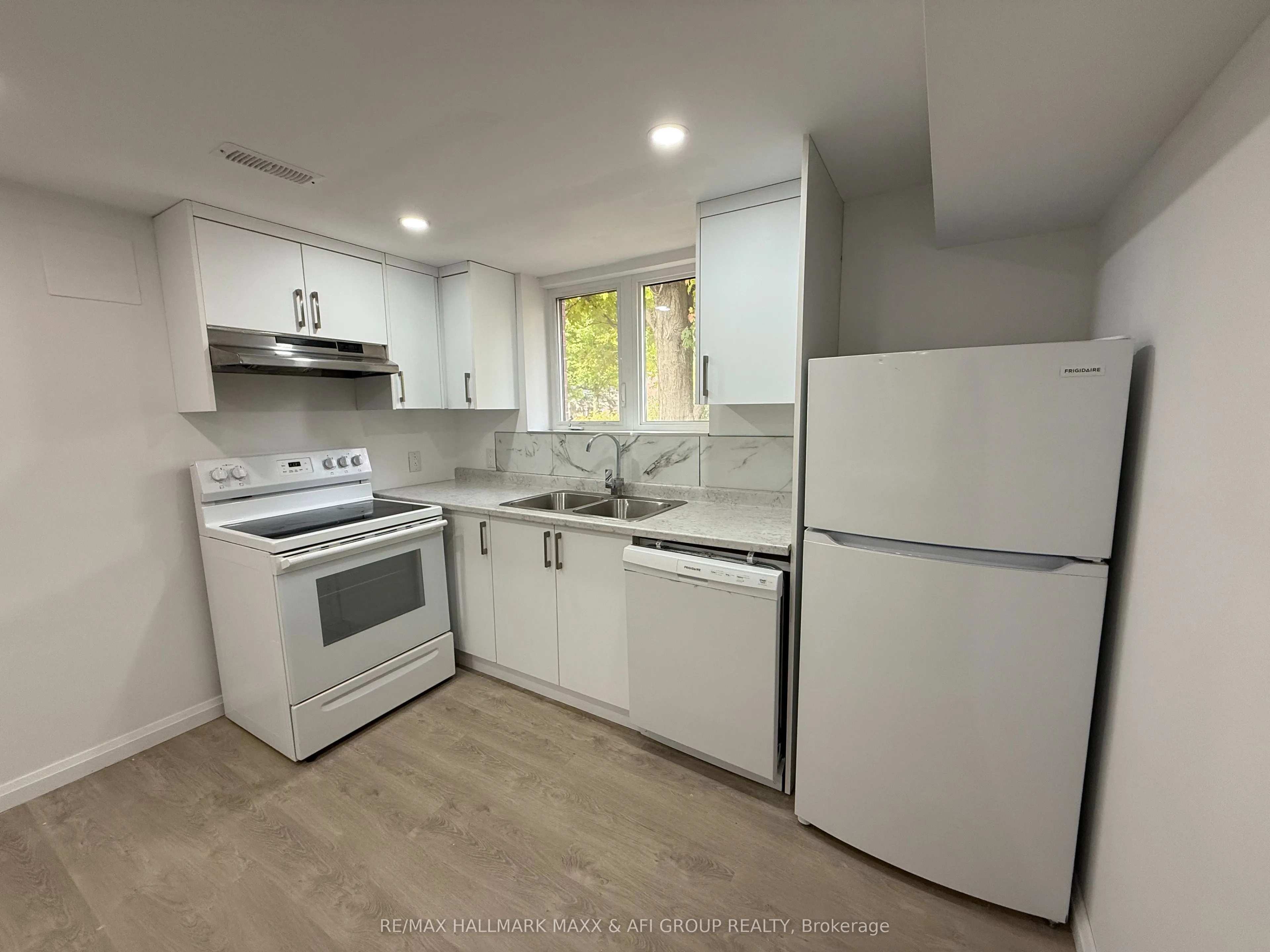 374 Rita's Avenue, #Lower