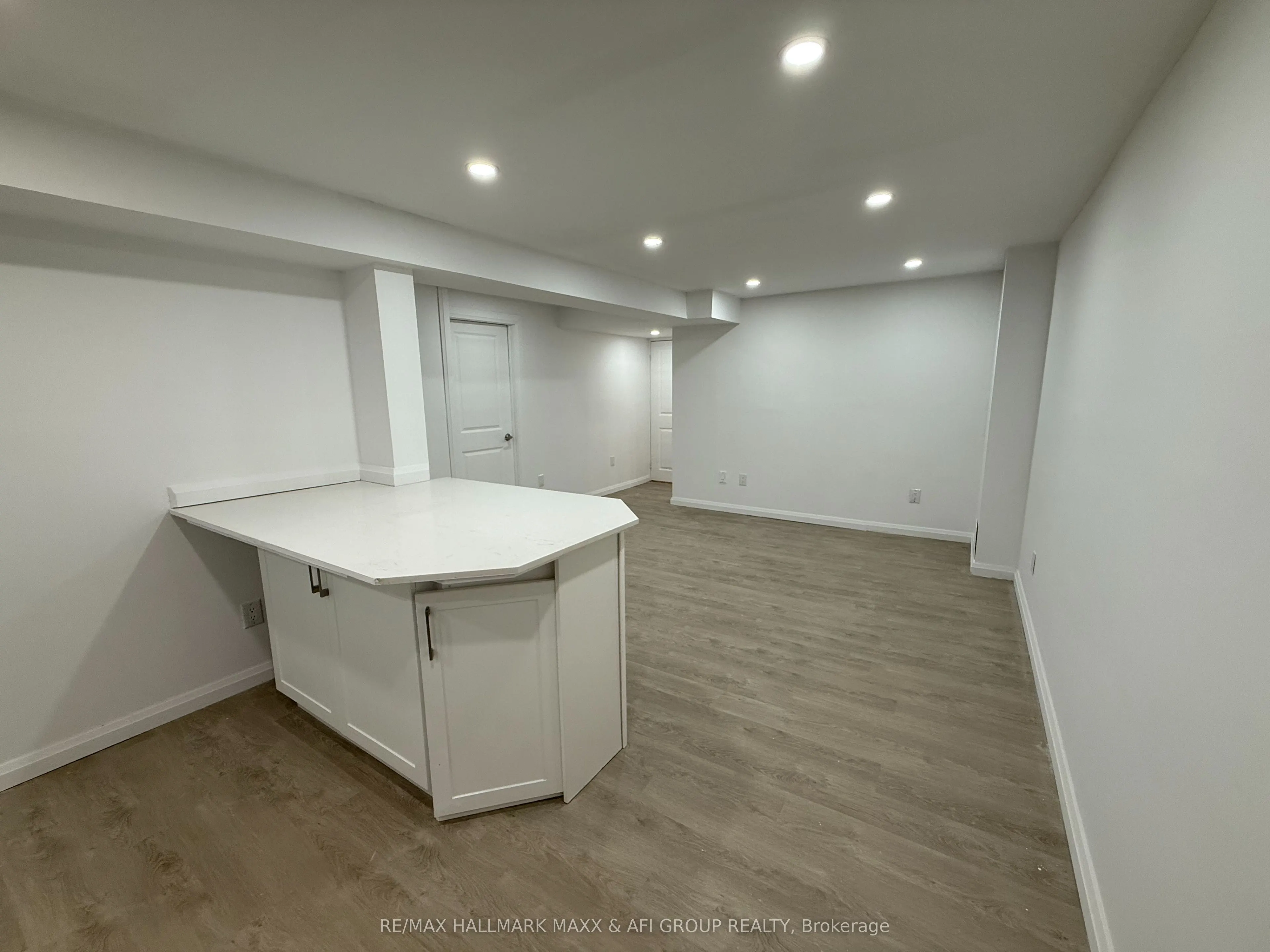 374 Rita's Avenue, #Lower