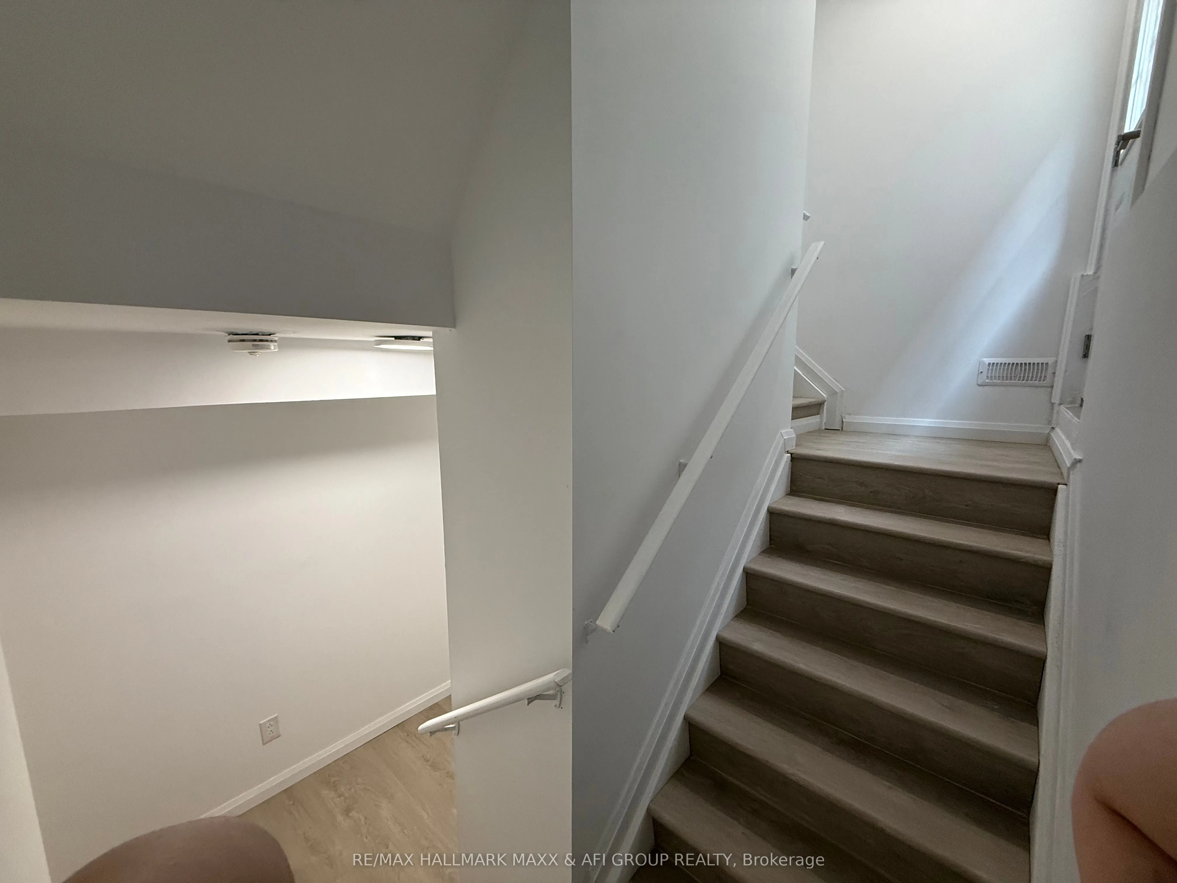 374 Rita's Avenue, #Lower