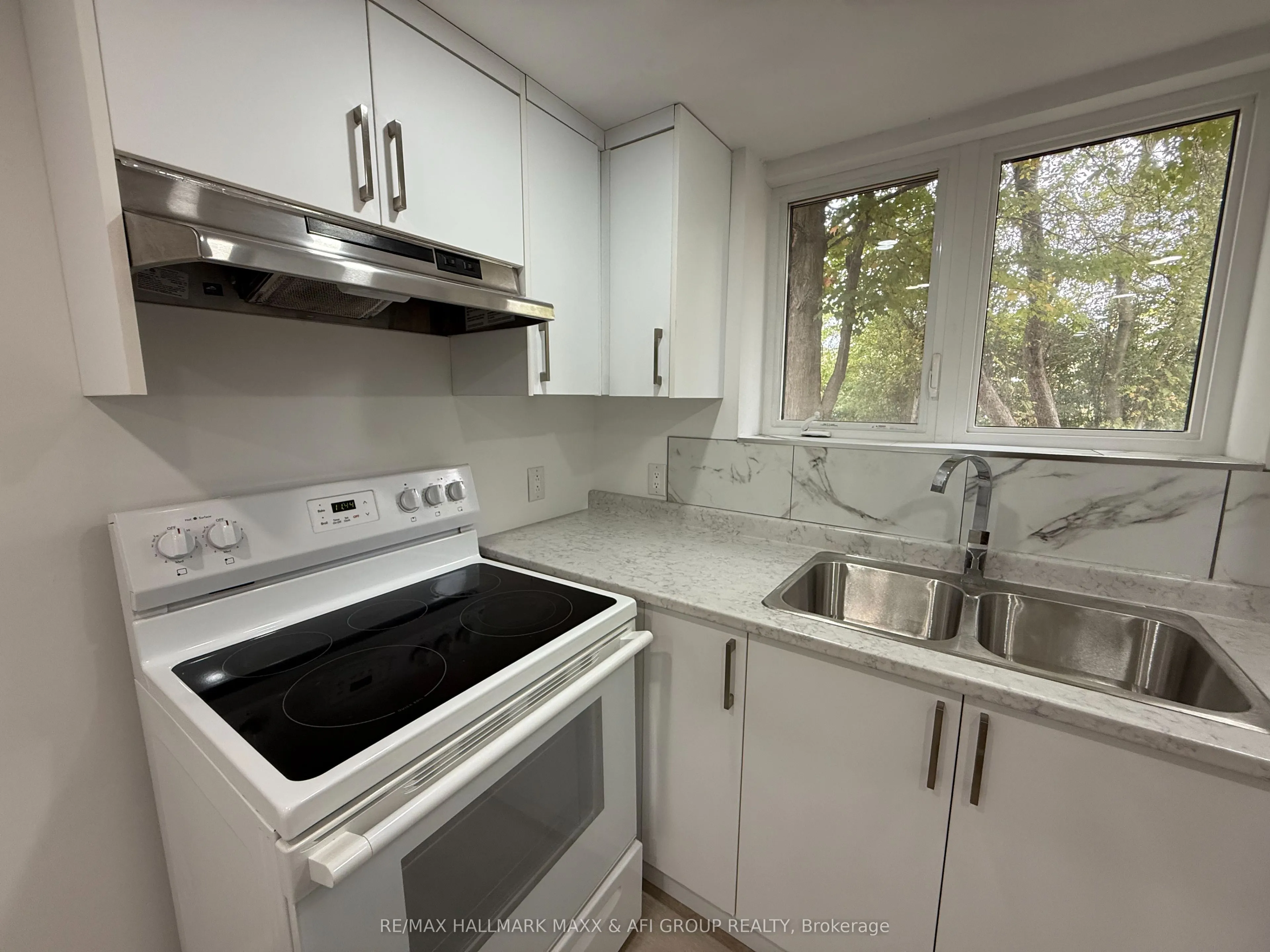 374 Rita's Avenue, #Lower