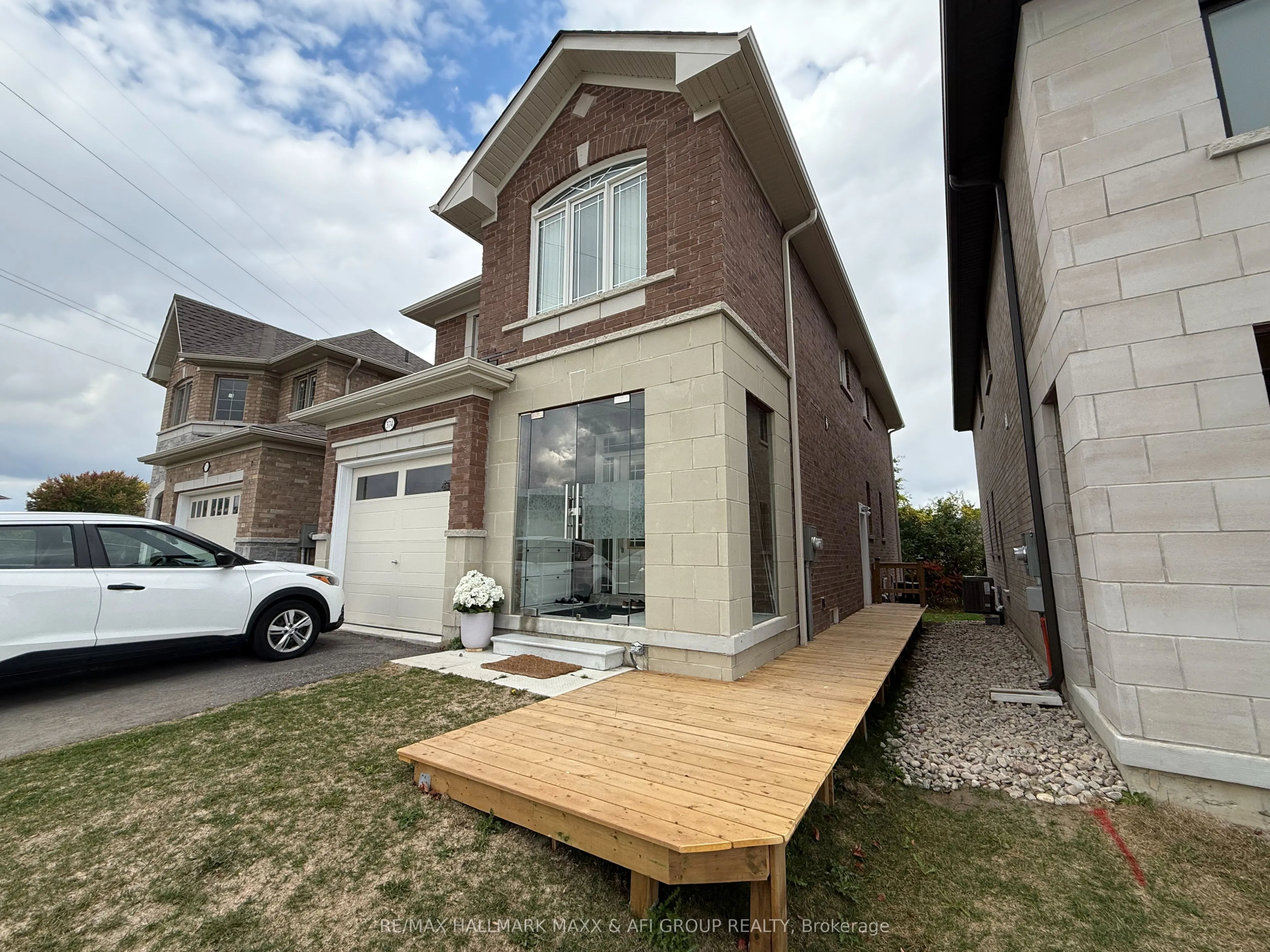 374 Rita's Avenue, #Lower