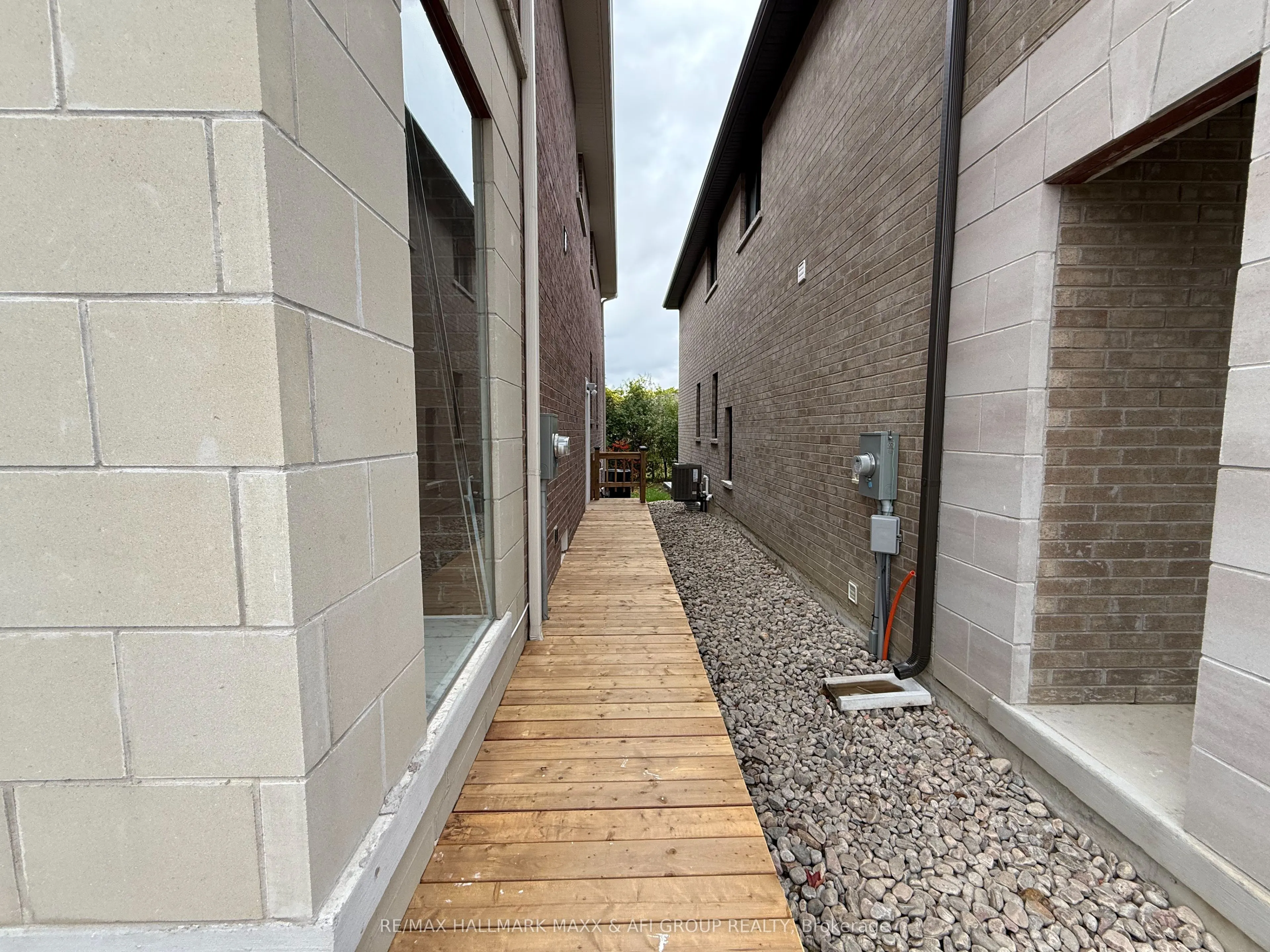374 Rita's Avenue, #Lower