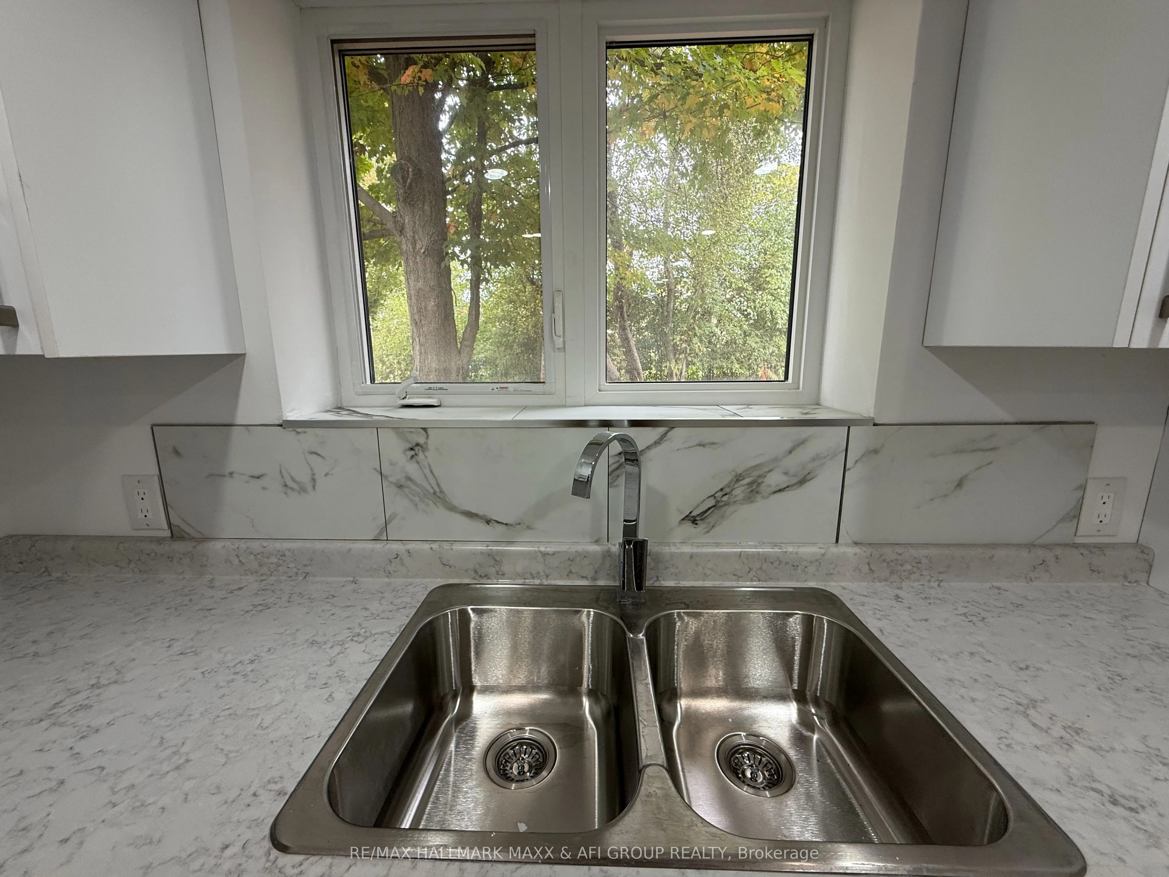374 Rita's Avenue, #Lower