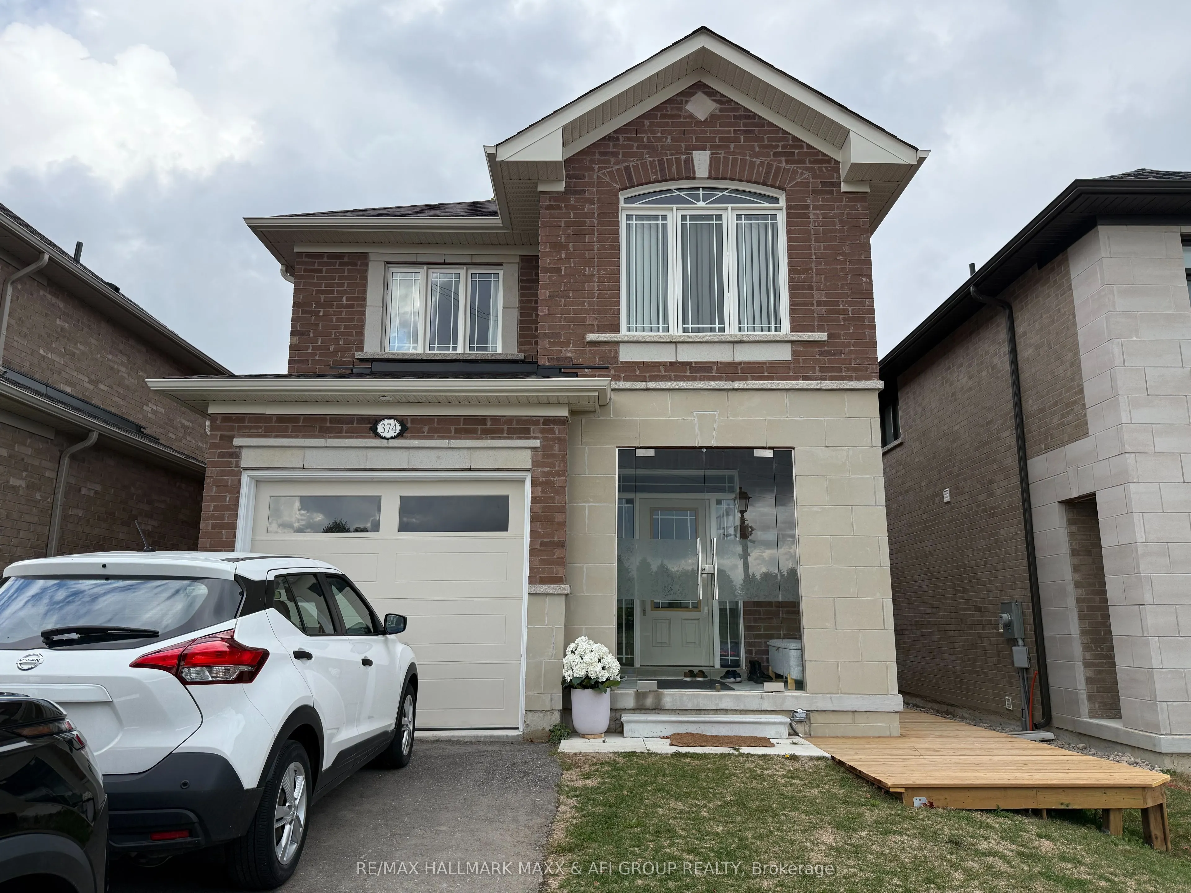 374 Rita's Avenue, #Lower