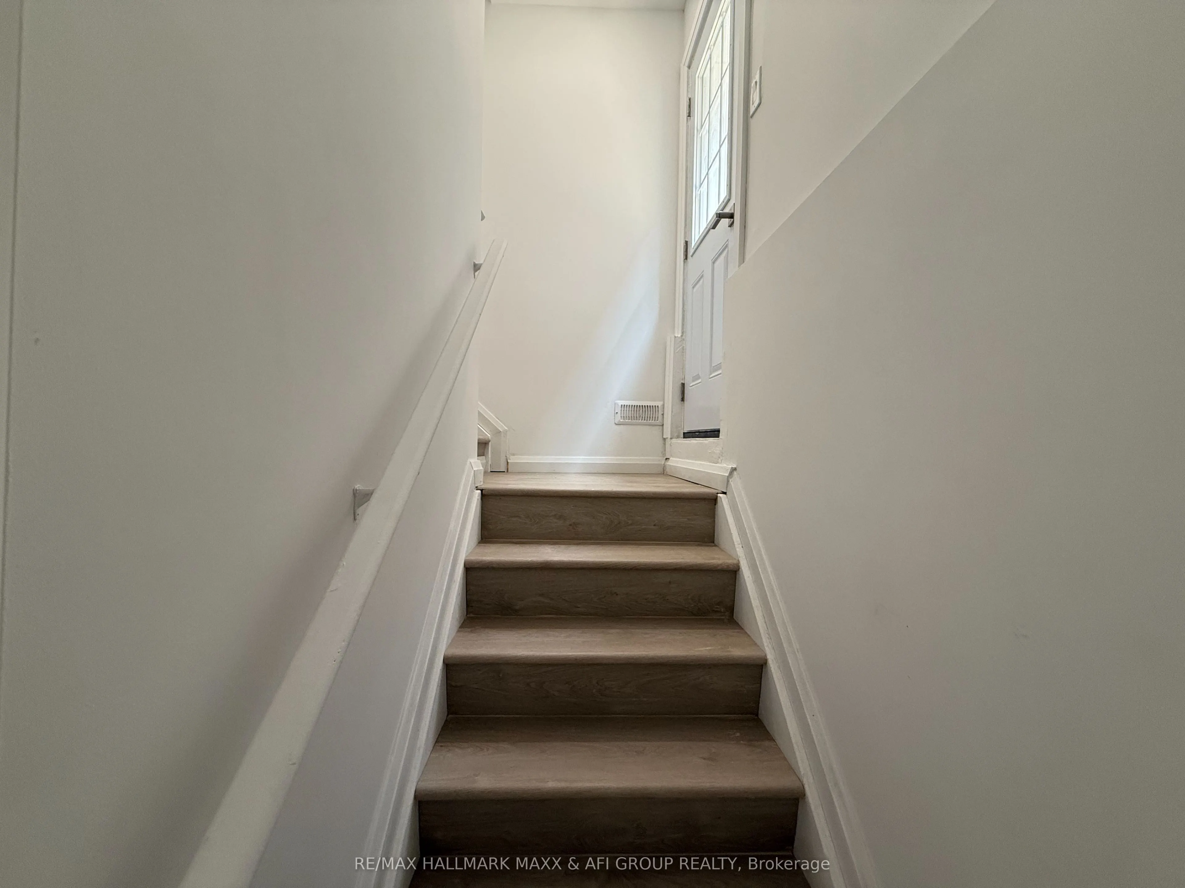 374 Rita's Avenue, #Lower