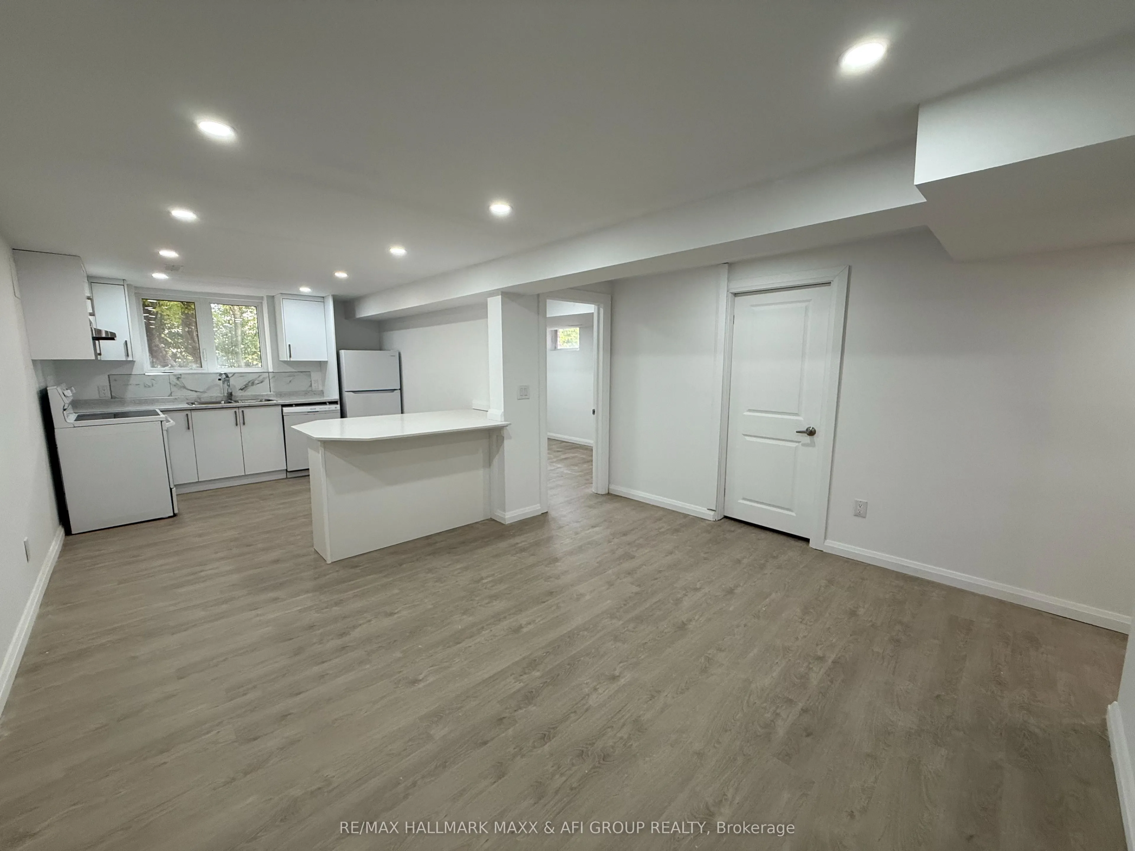 374 Rita's Avenue, #Lower