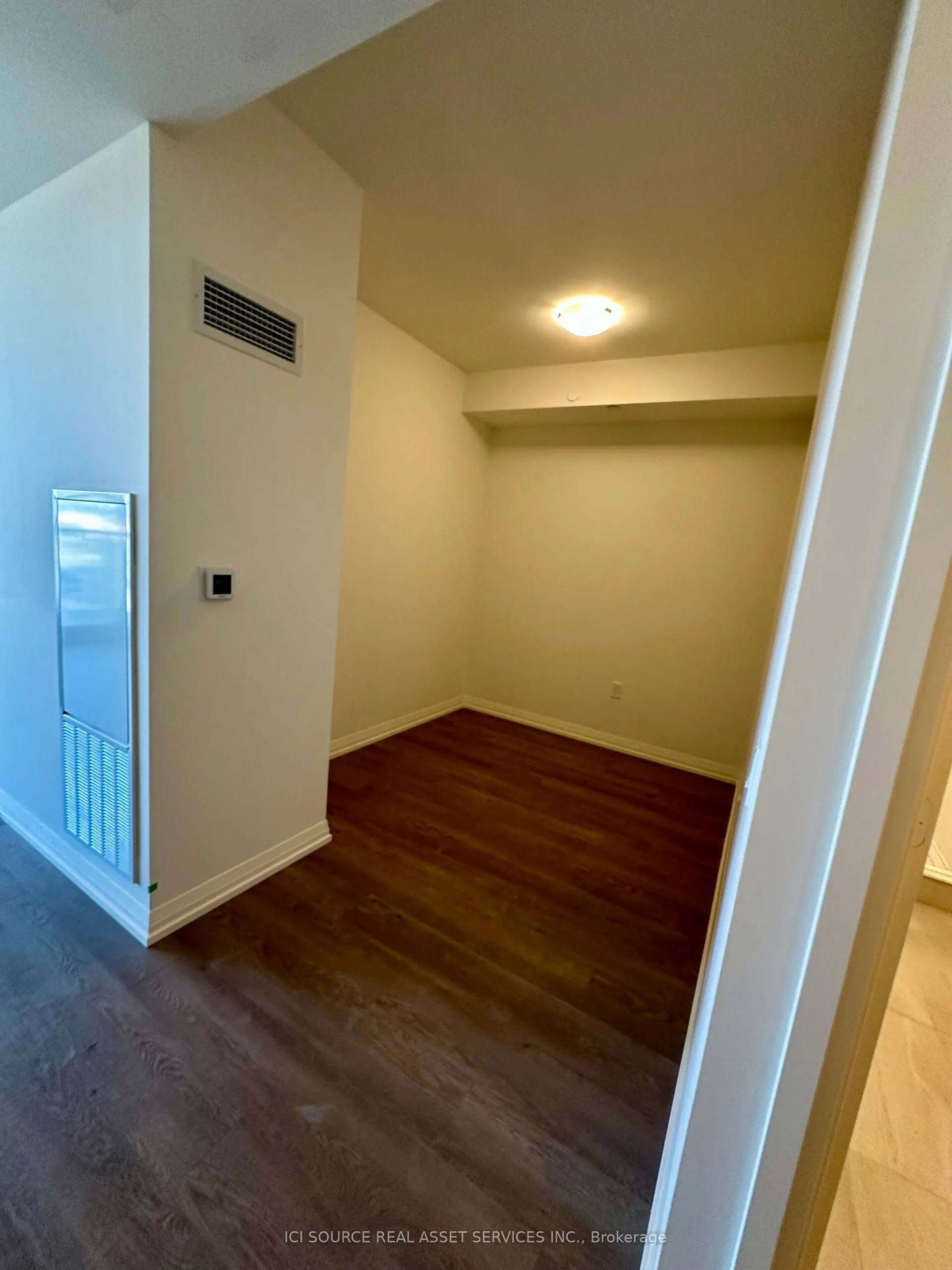 27 Korda Gate, #519