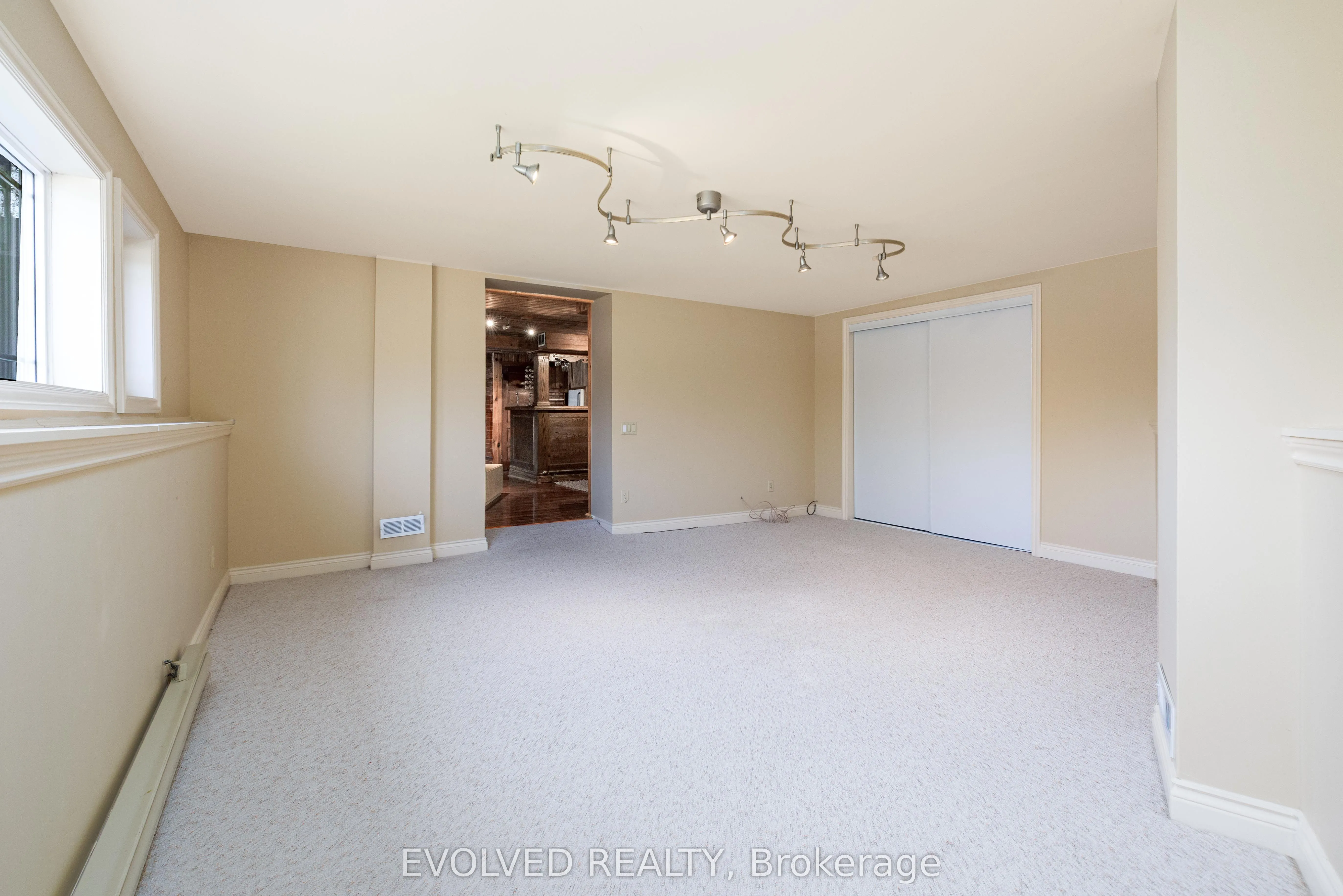 40 Rosemount Avenue, #Lower level