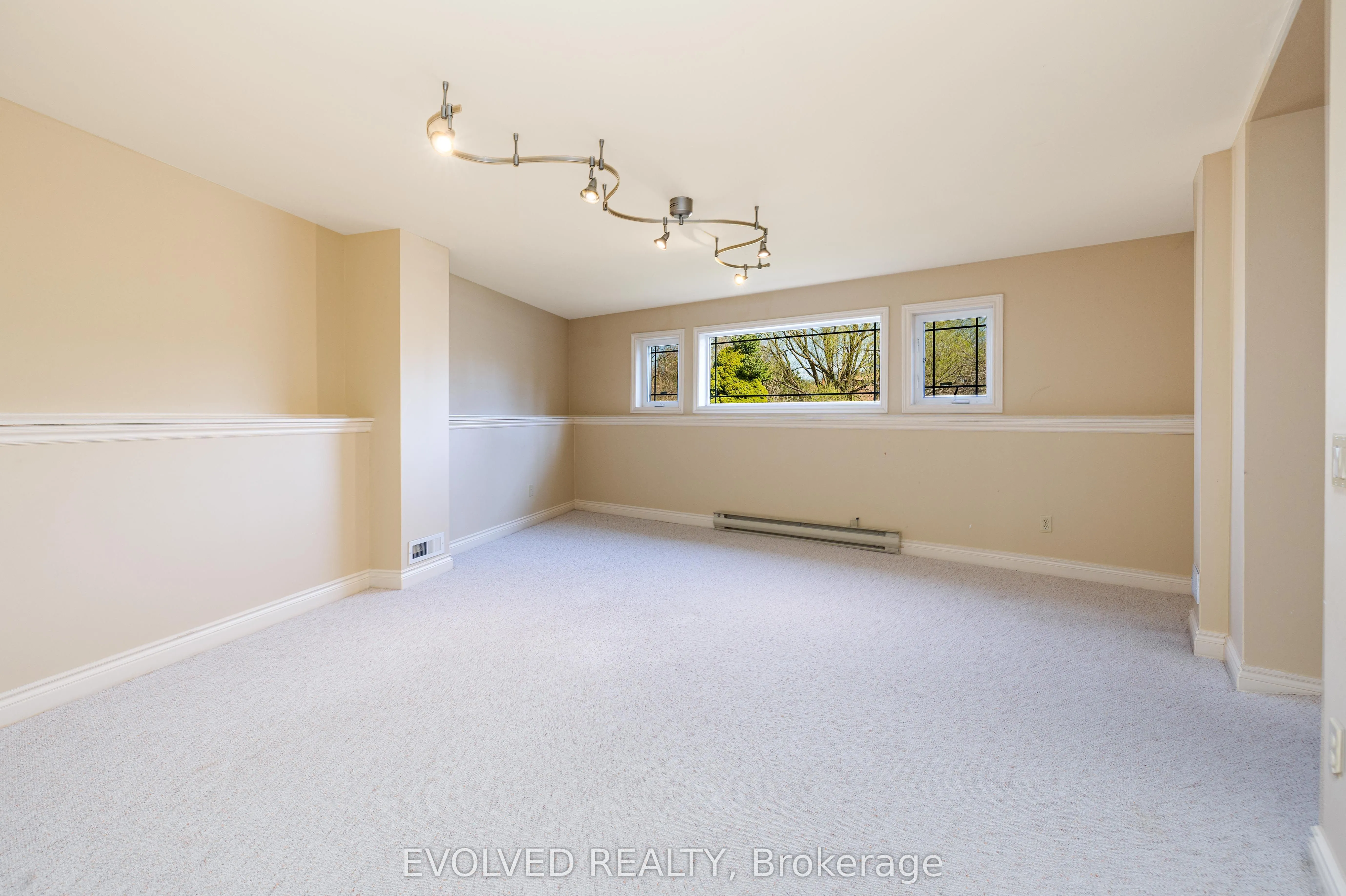 40 Rosemount Avenue, #Lower level