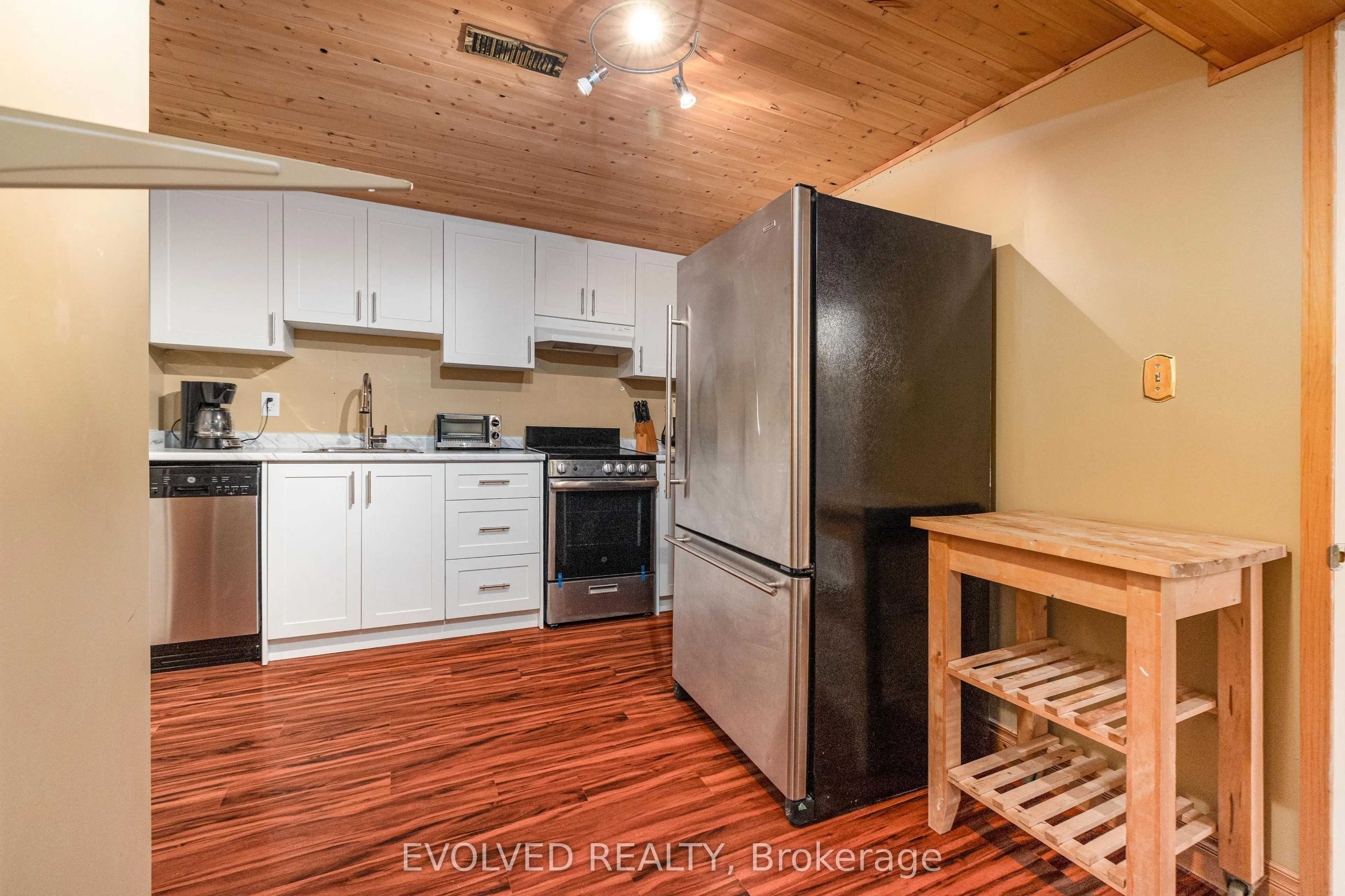 40 Rosemount Avenue, #Lower level