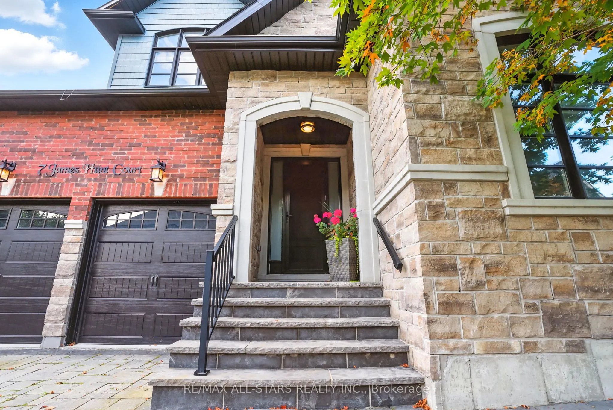 7 Os James Hunt Court