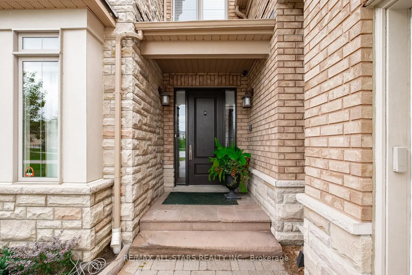 35 Somer Rumm Court