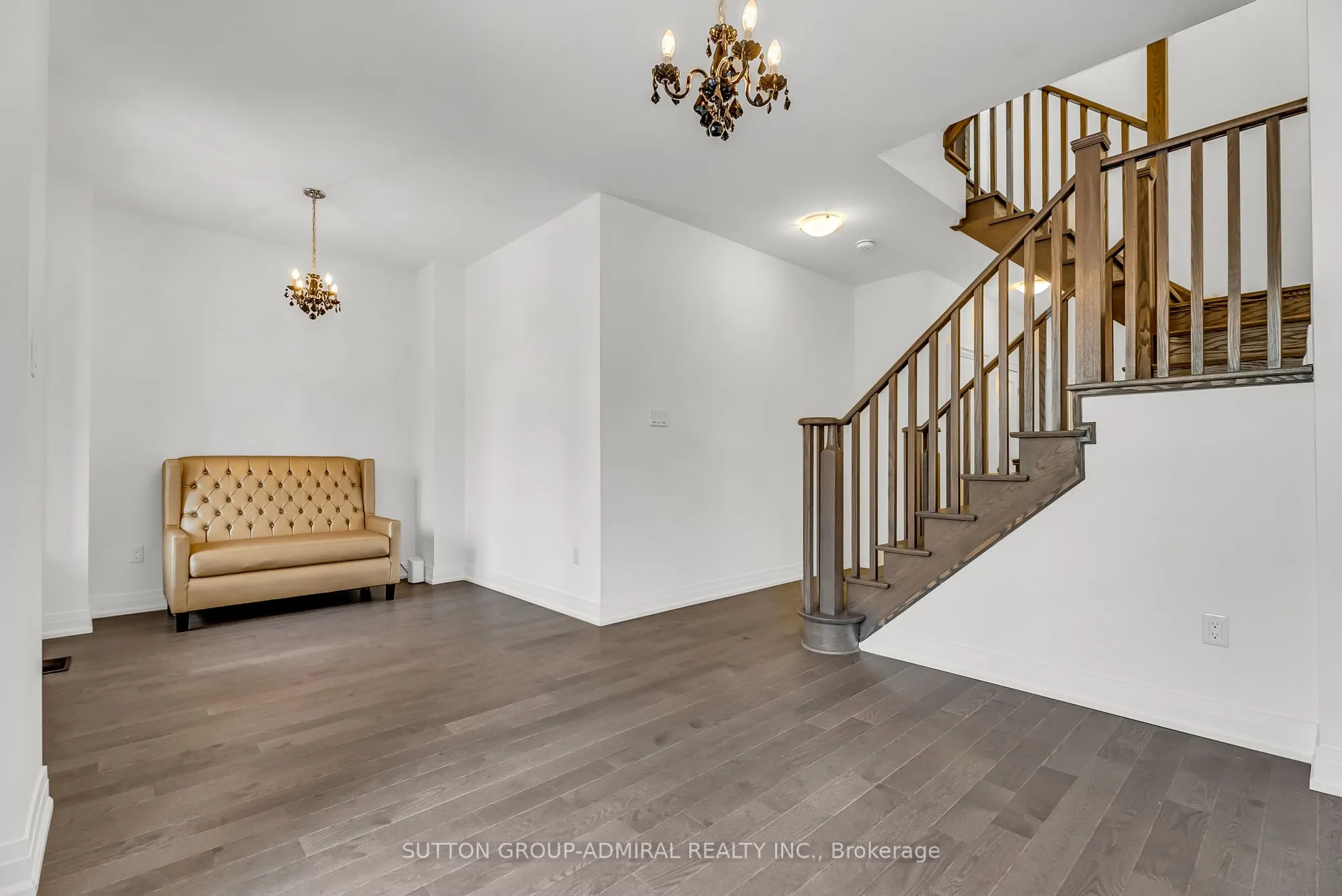 34 Globemaster Lane S