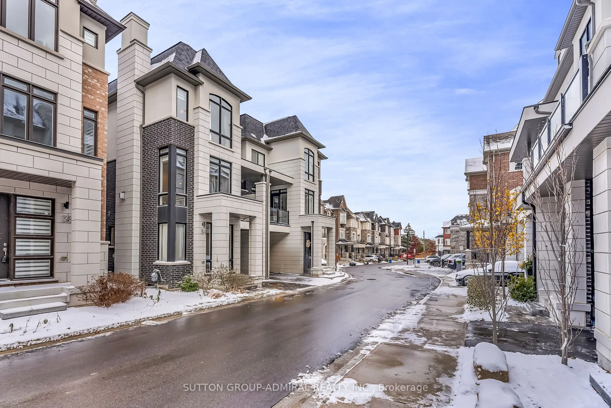 34 Globemaster Lane S