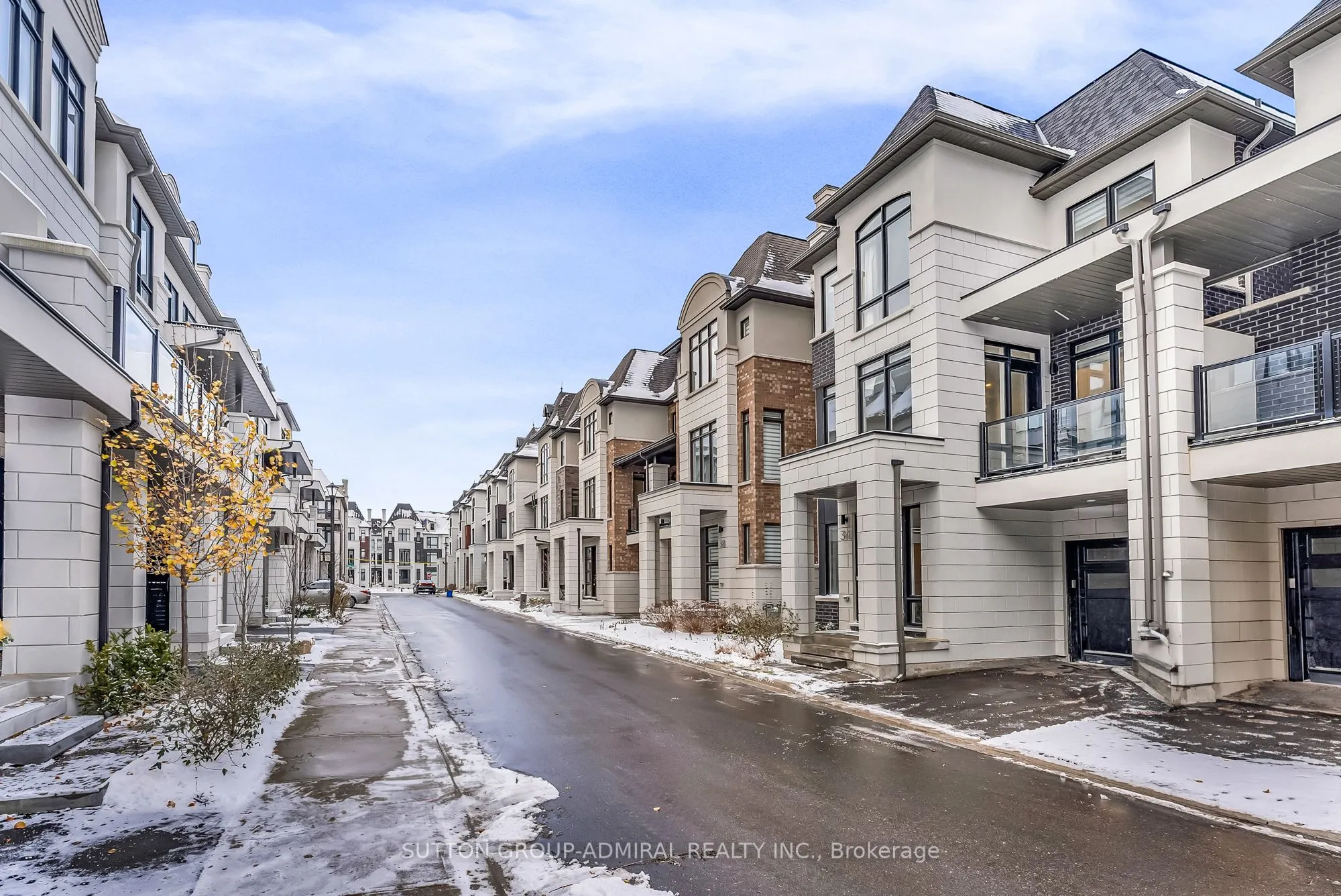 34 Globemaster Lane S