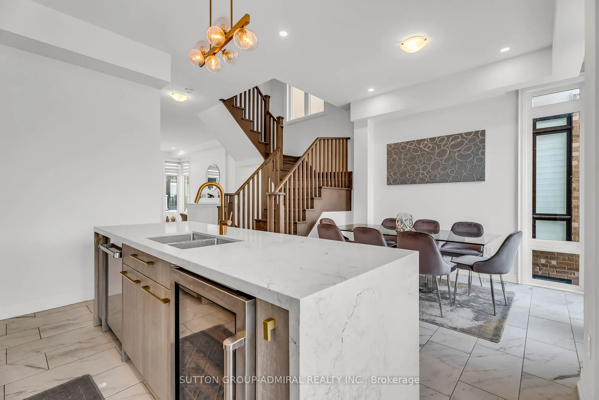 34 Globemaster Lane S