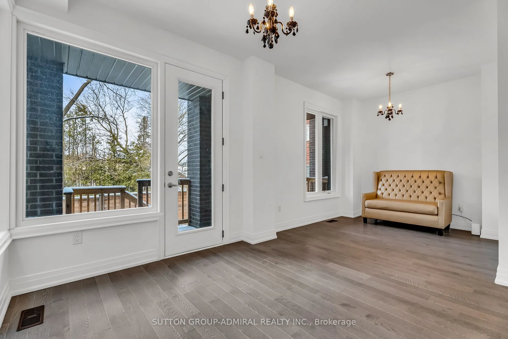34 Globemaster Lane S