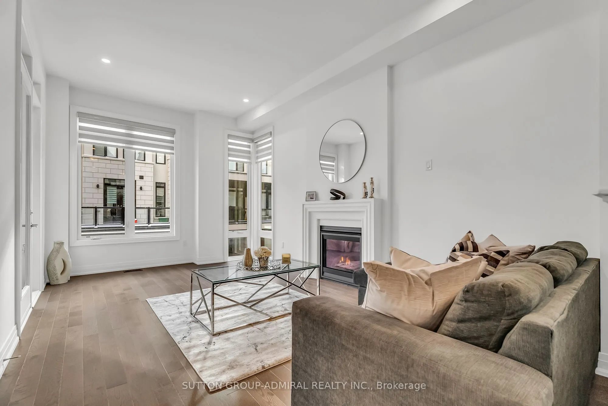 34 Globemaster Lane S