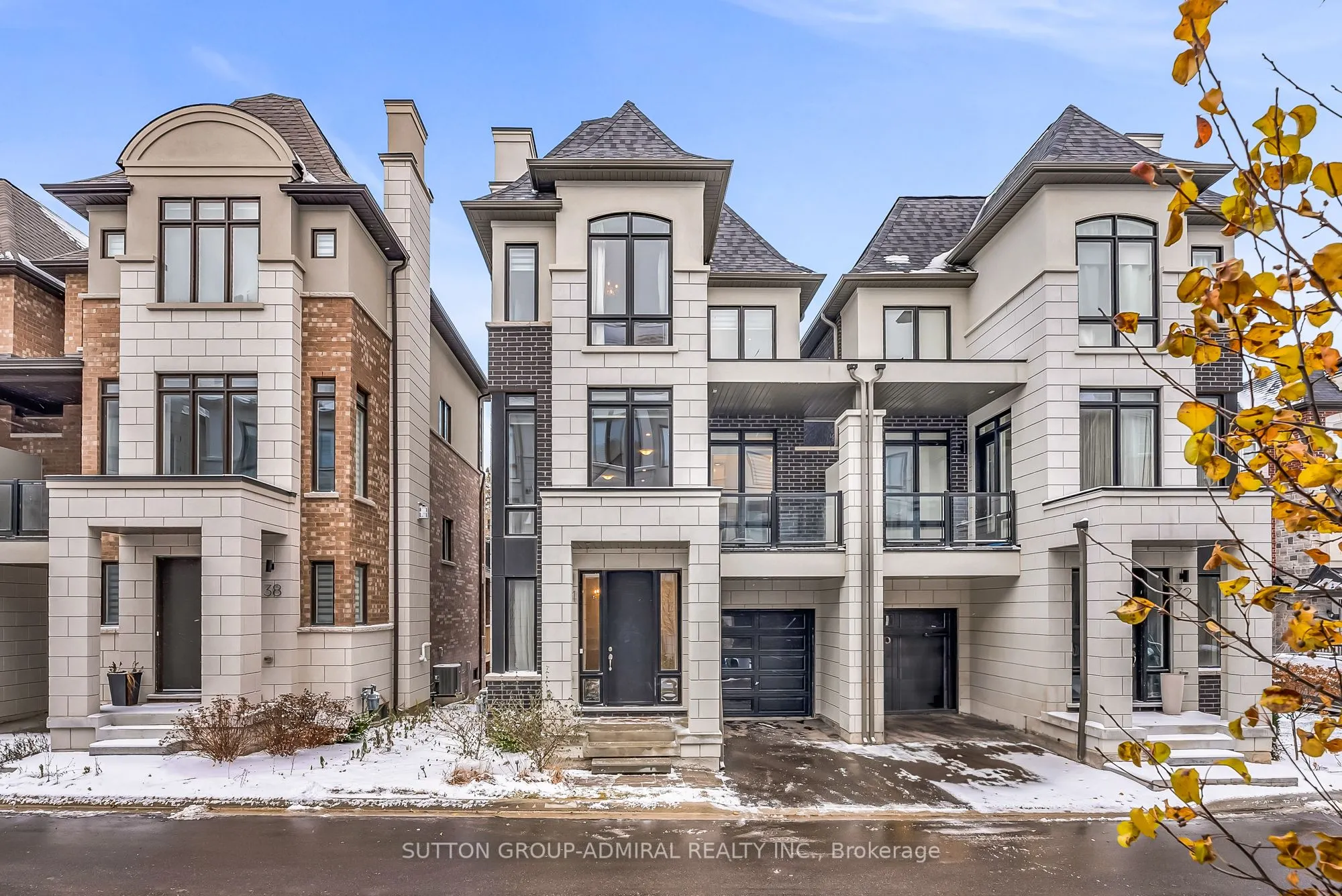 34 Globemaster Lane S