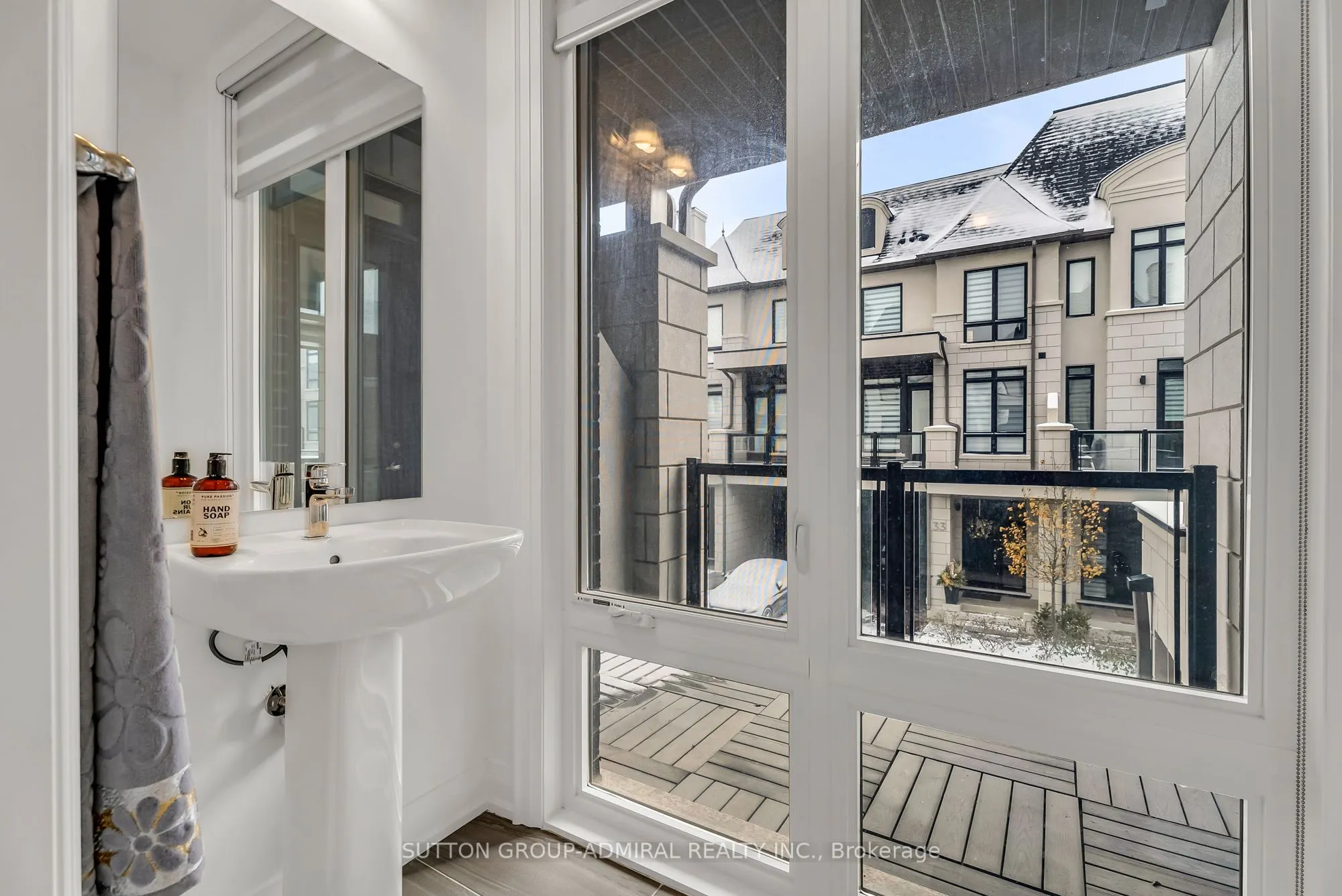34 Globemaster Lane S