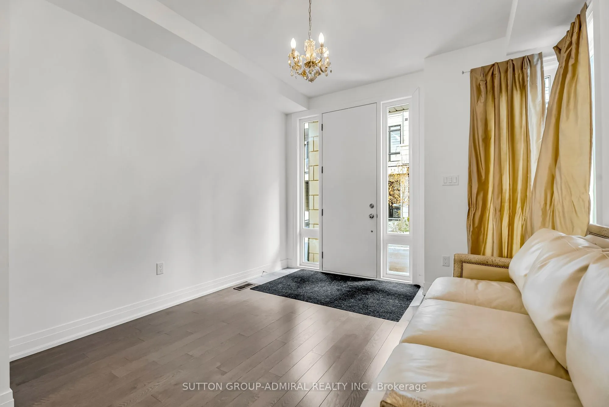 34 Globemaster Lane S