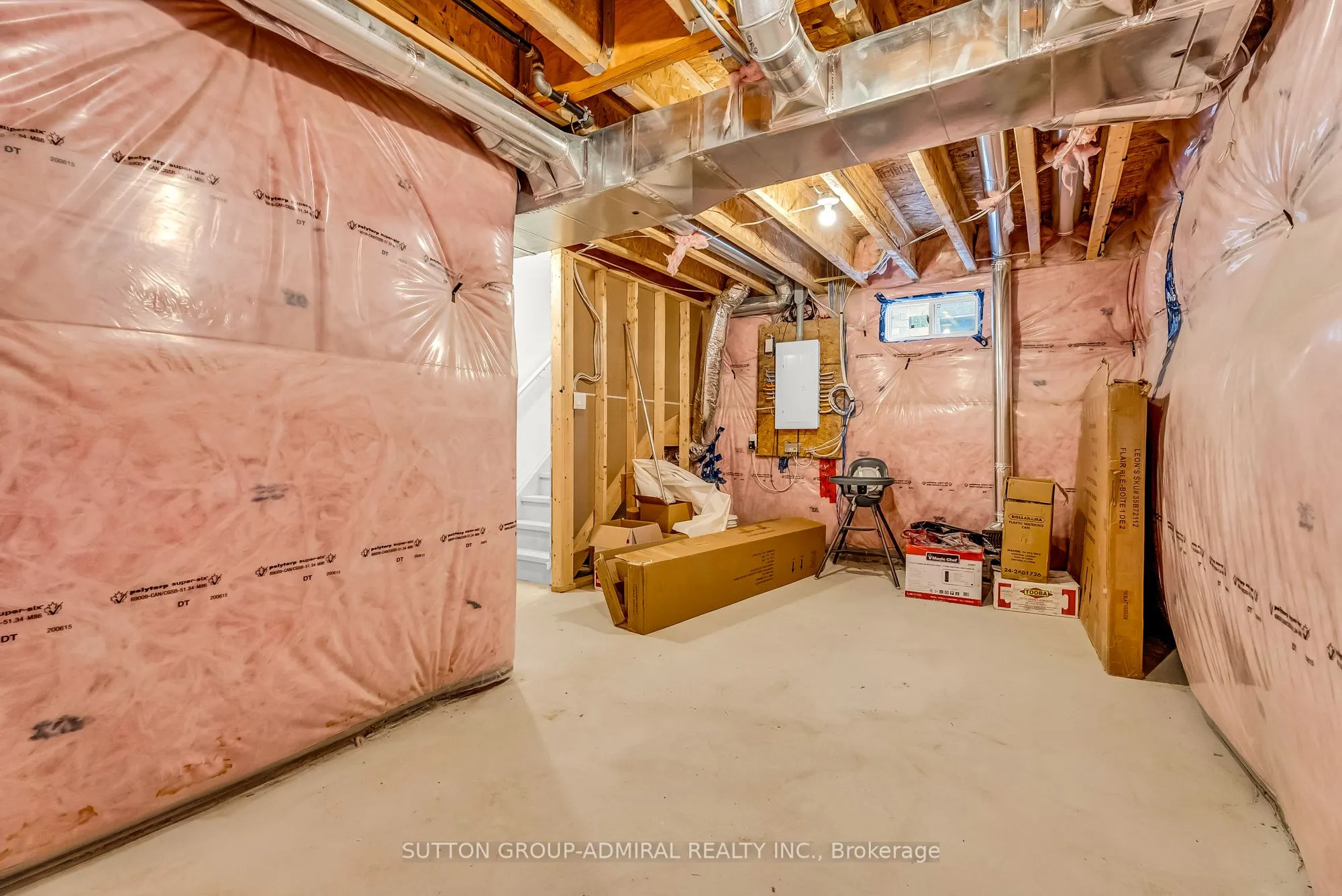 34 Globemaster Lane S