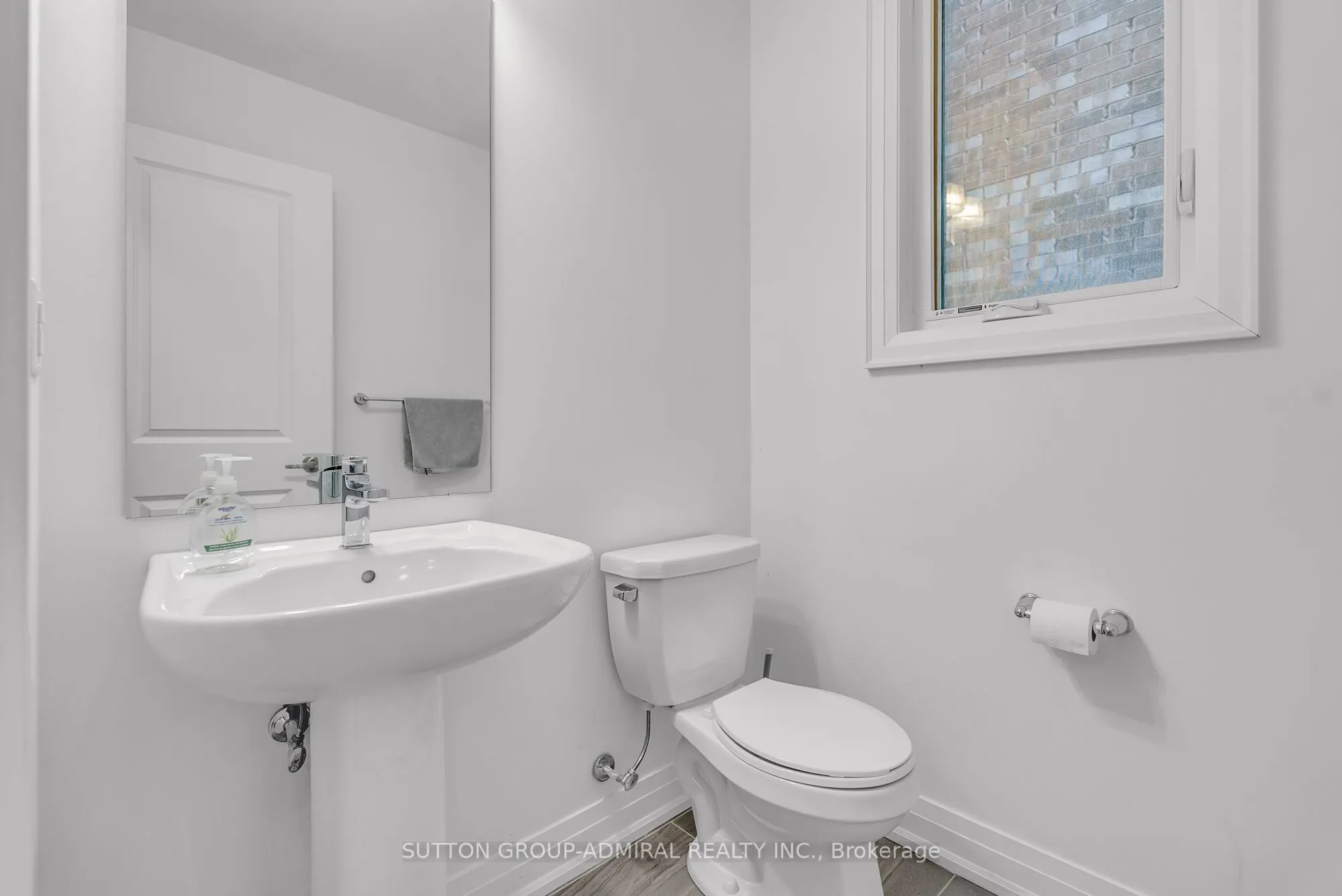 34 Globemaster Lane S