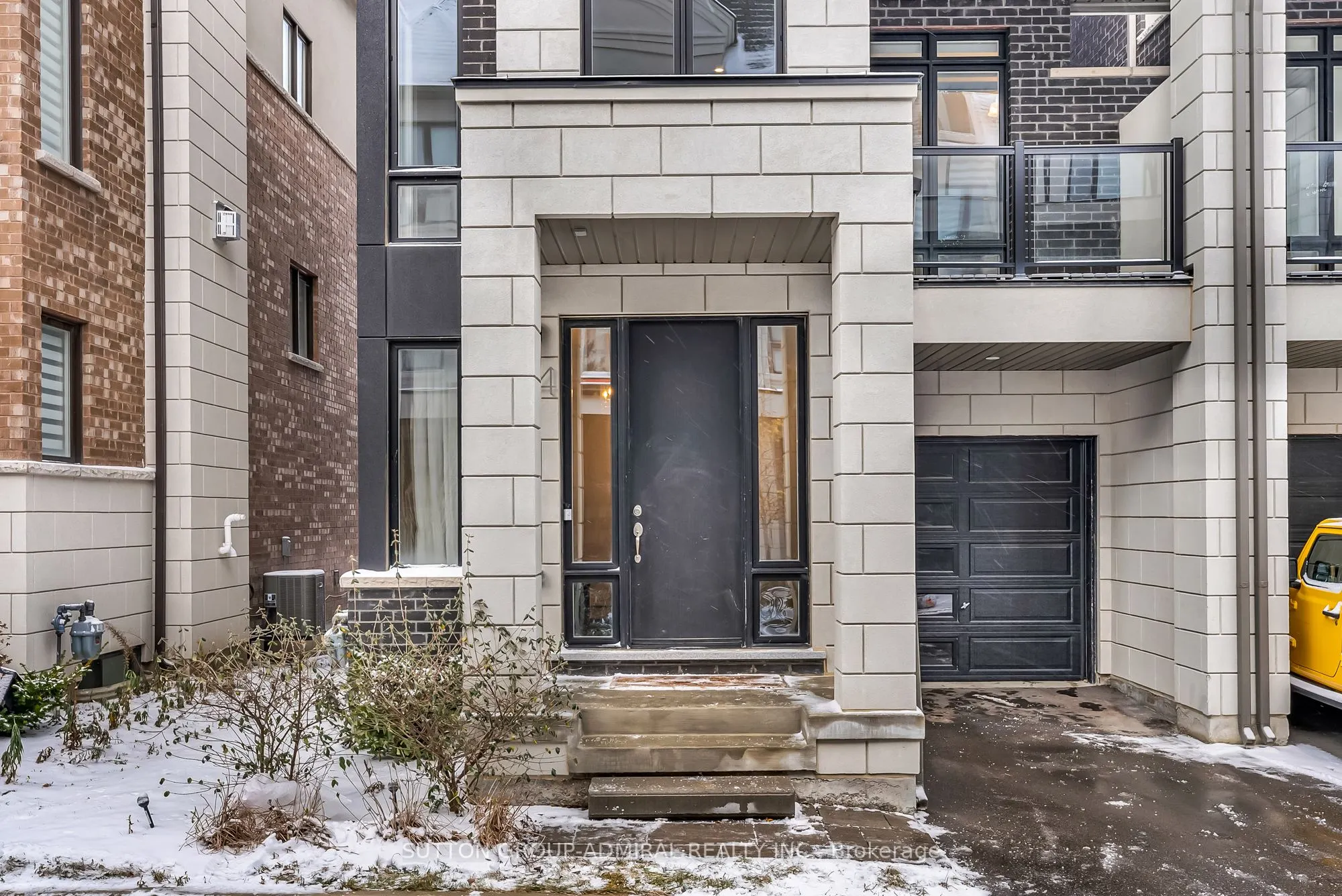 34 Globemaster Lane S