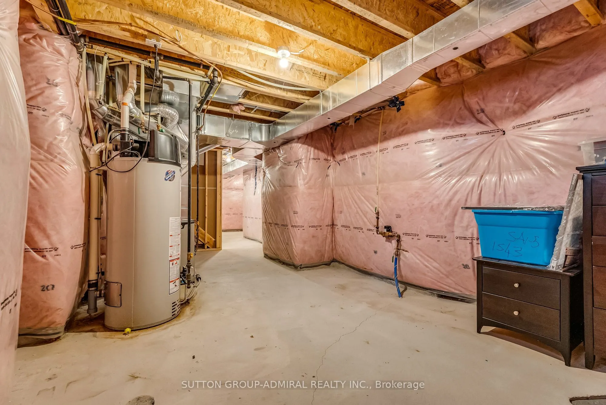 34 Globemaster Lane S