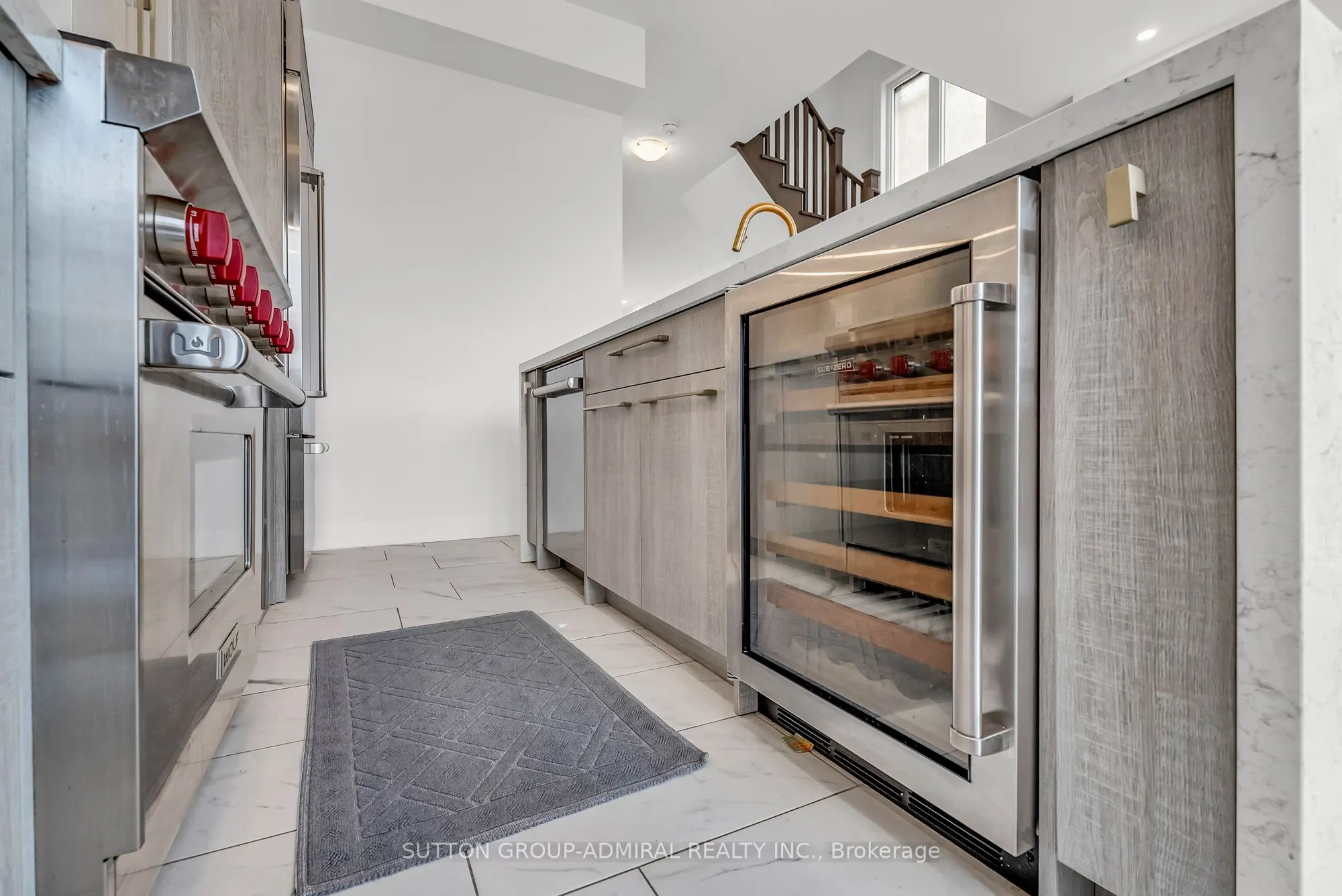 34 Globemaster Lane S
