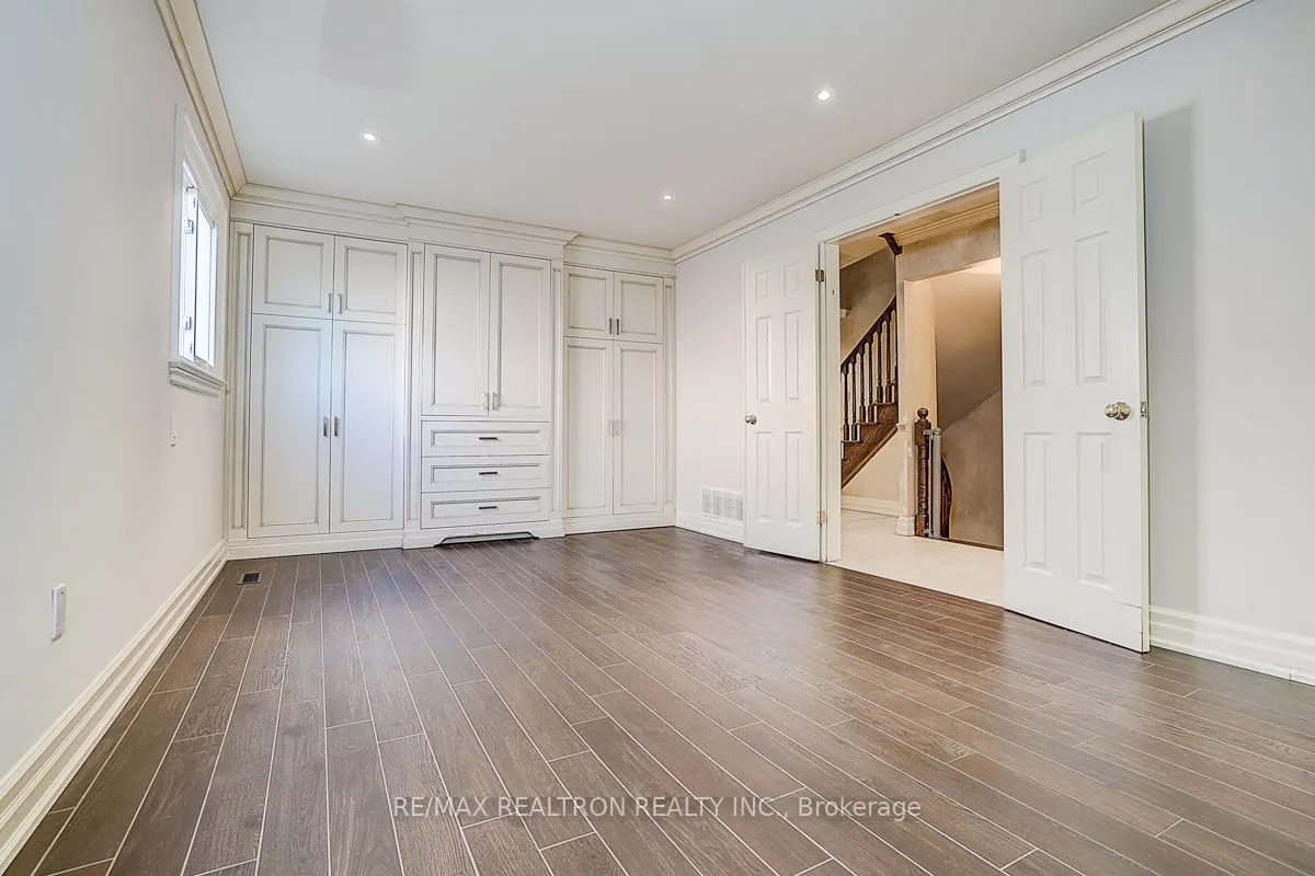 8 Rockley Court