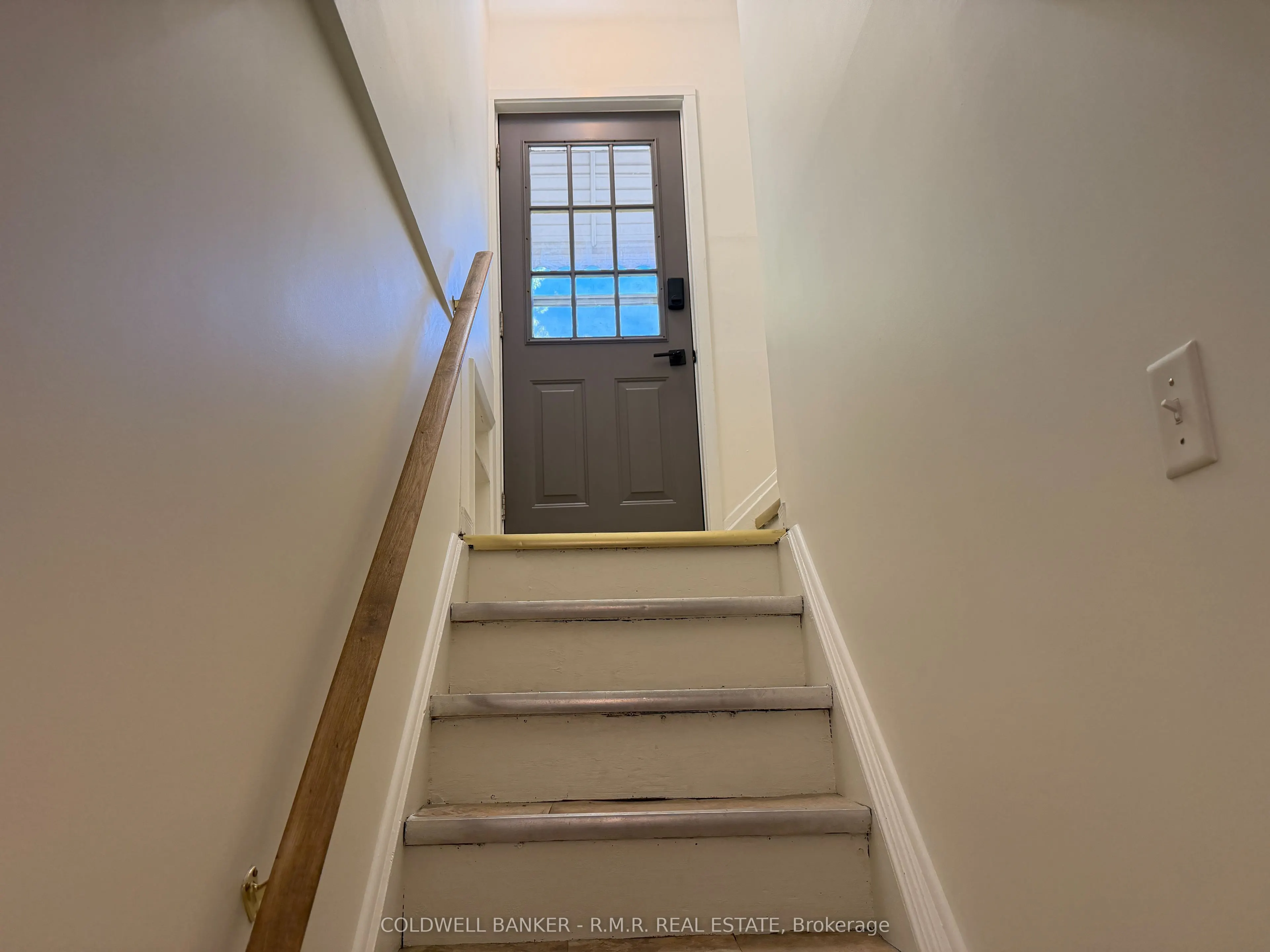 275 Silverbirch Drive